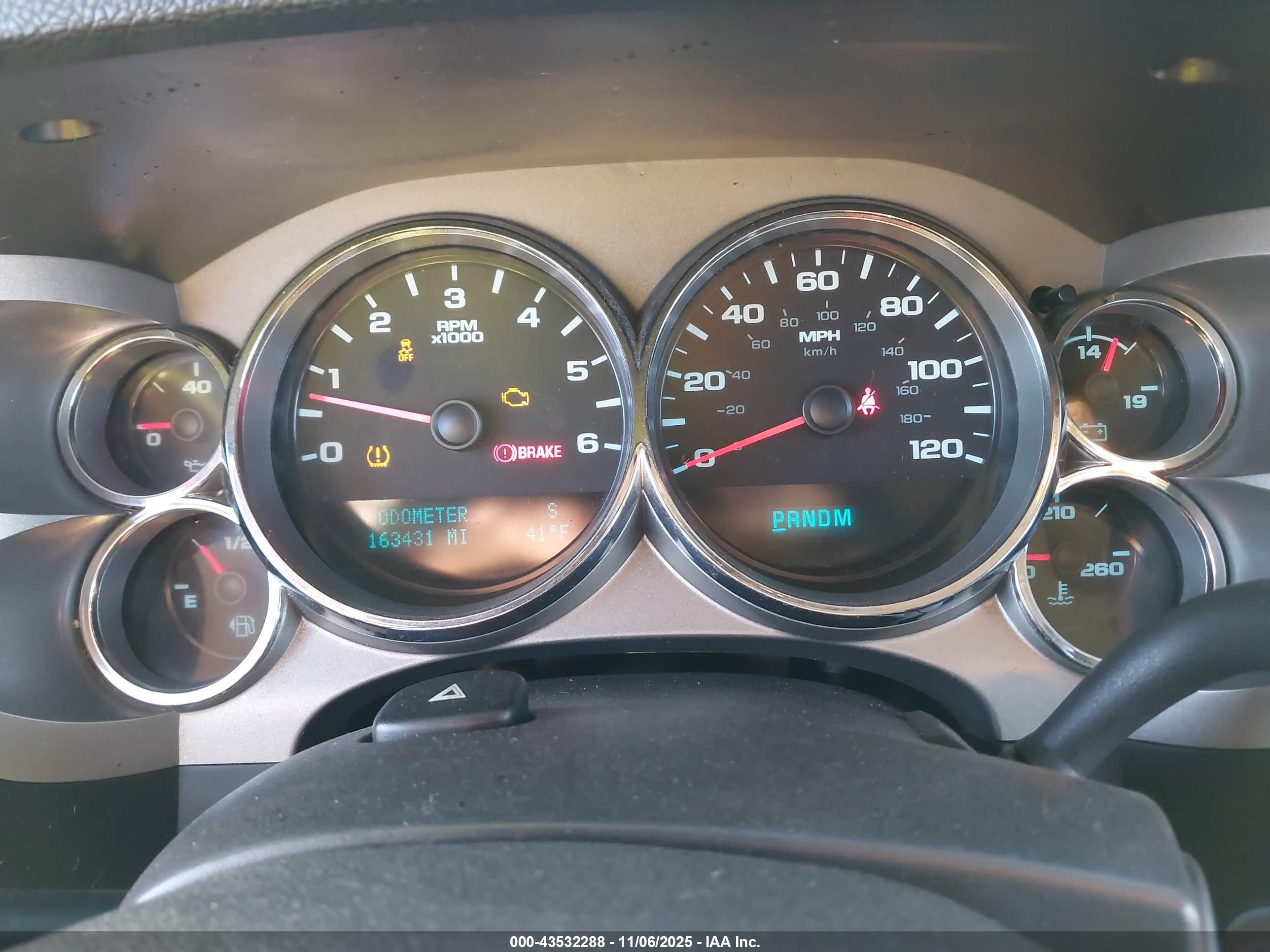 CHEVROLET SILVERADO image 7