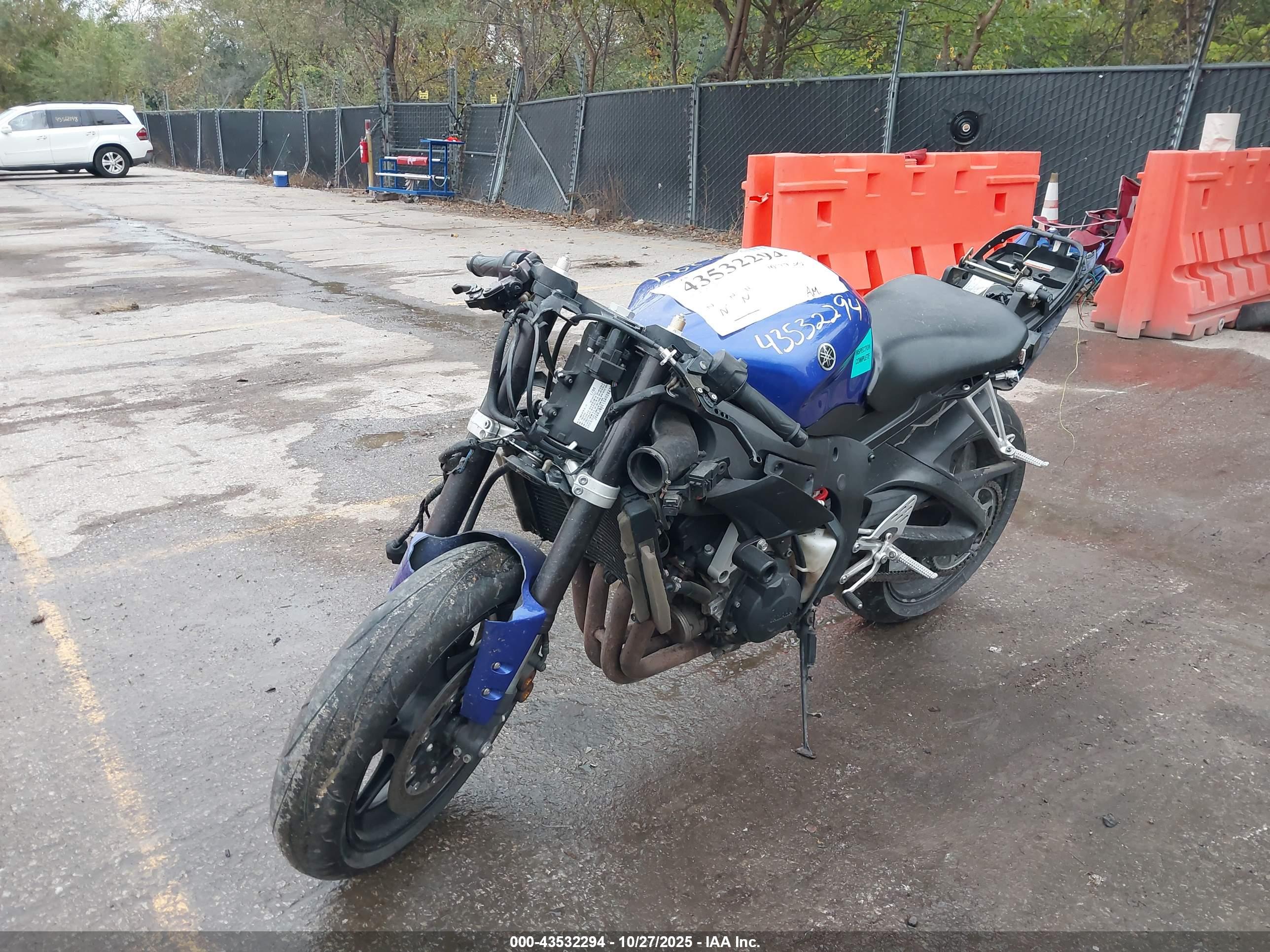 YAMAHA YZFR6 image 2