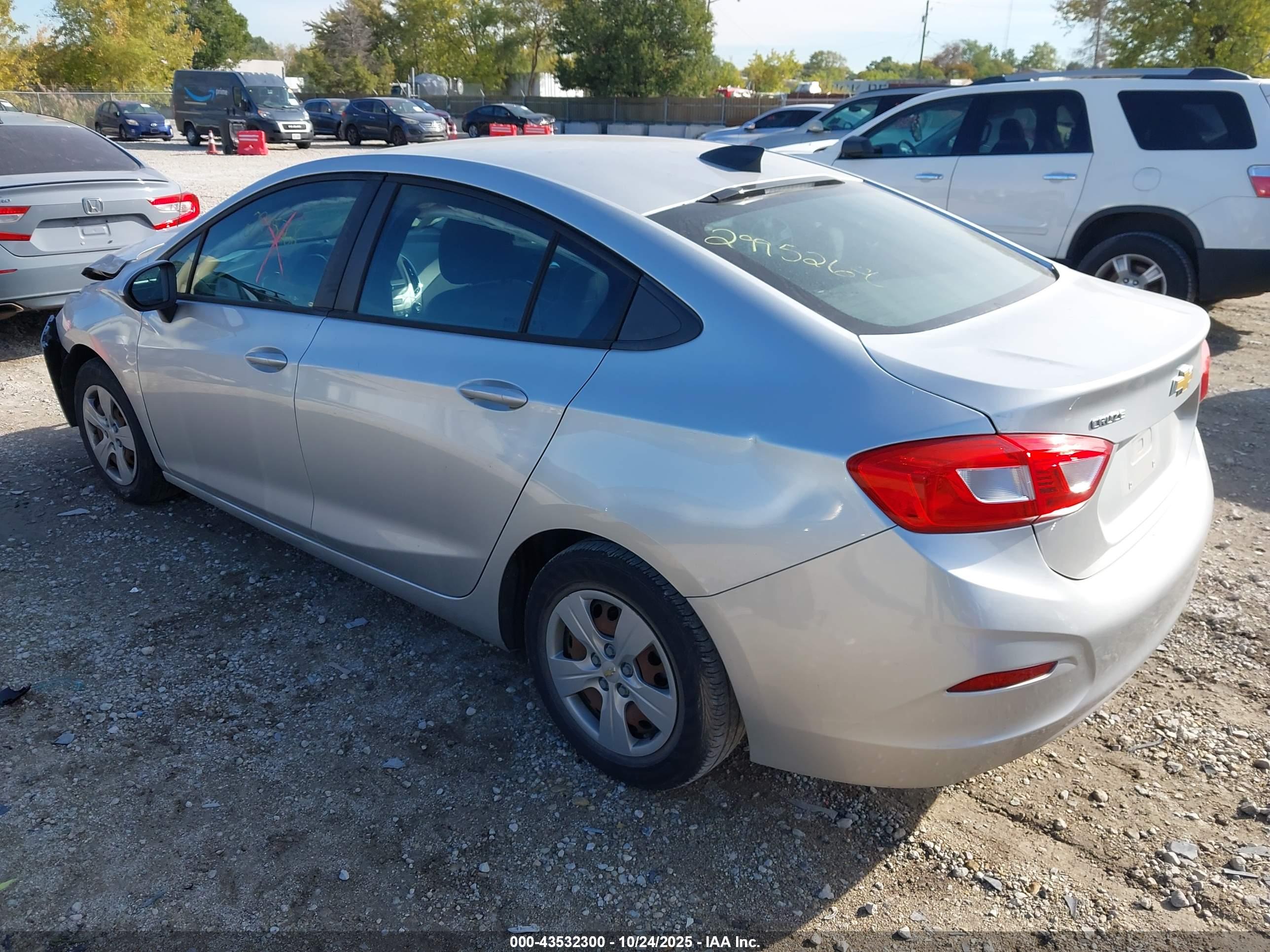 CHEVROLET CRUZE image 3