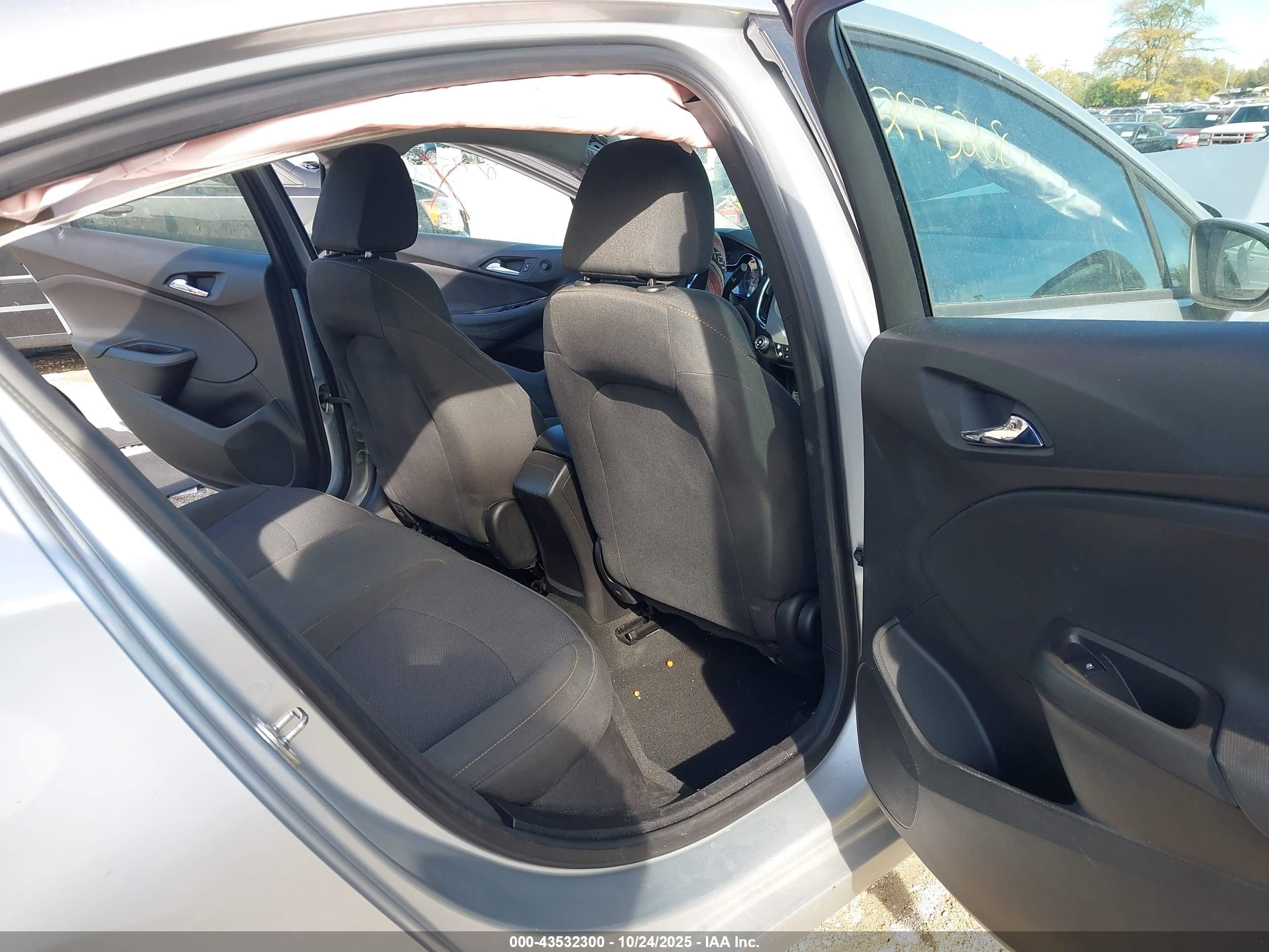 CHEVROLET CRUZE image 8
