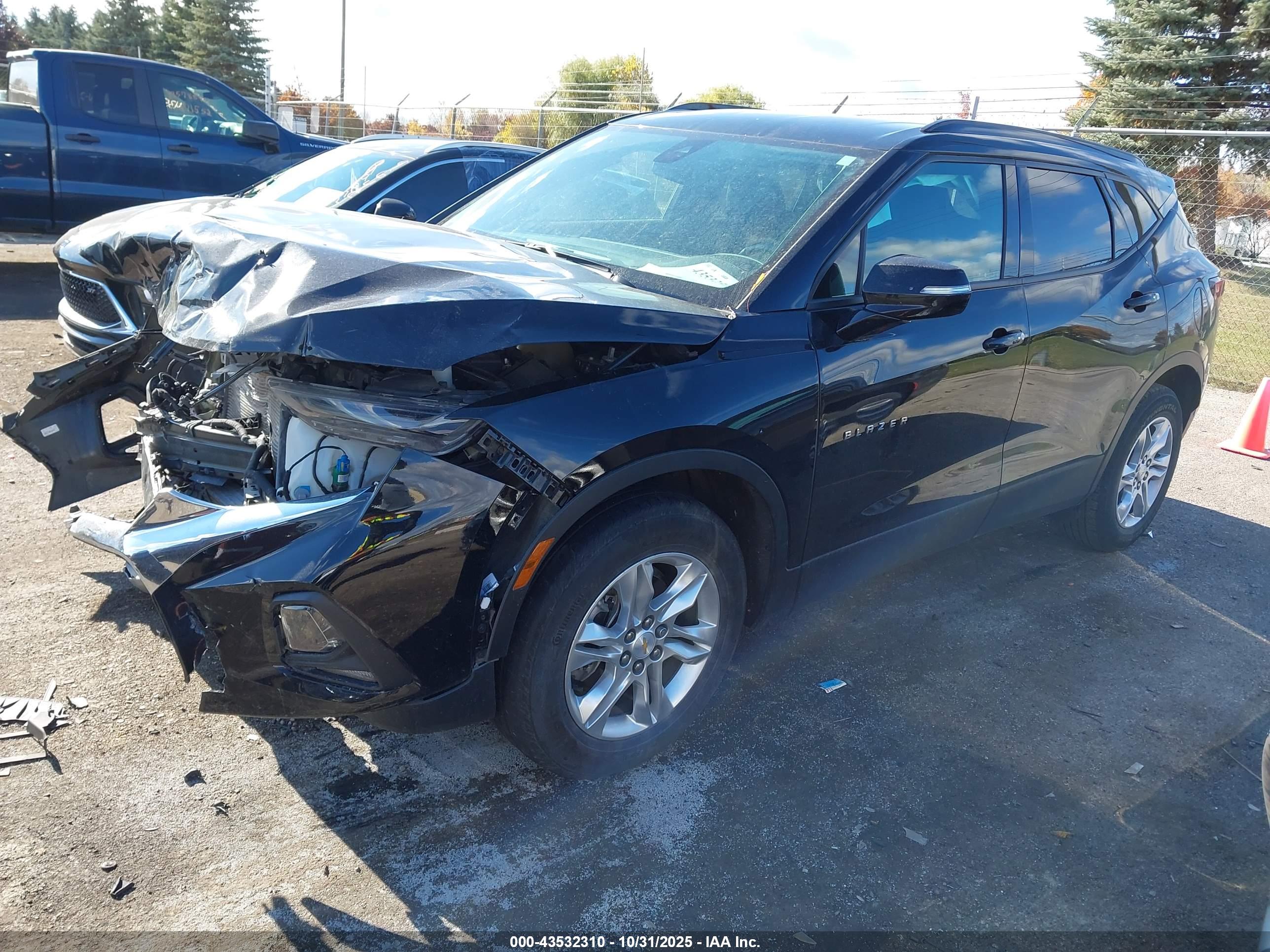 CHEVROLET BLAZER image 2