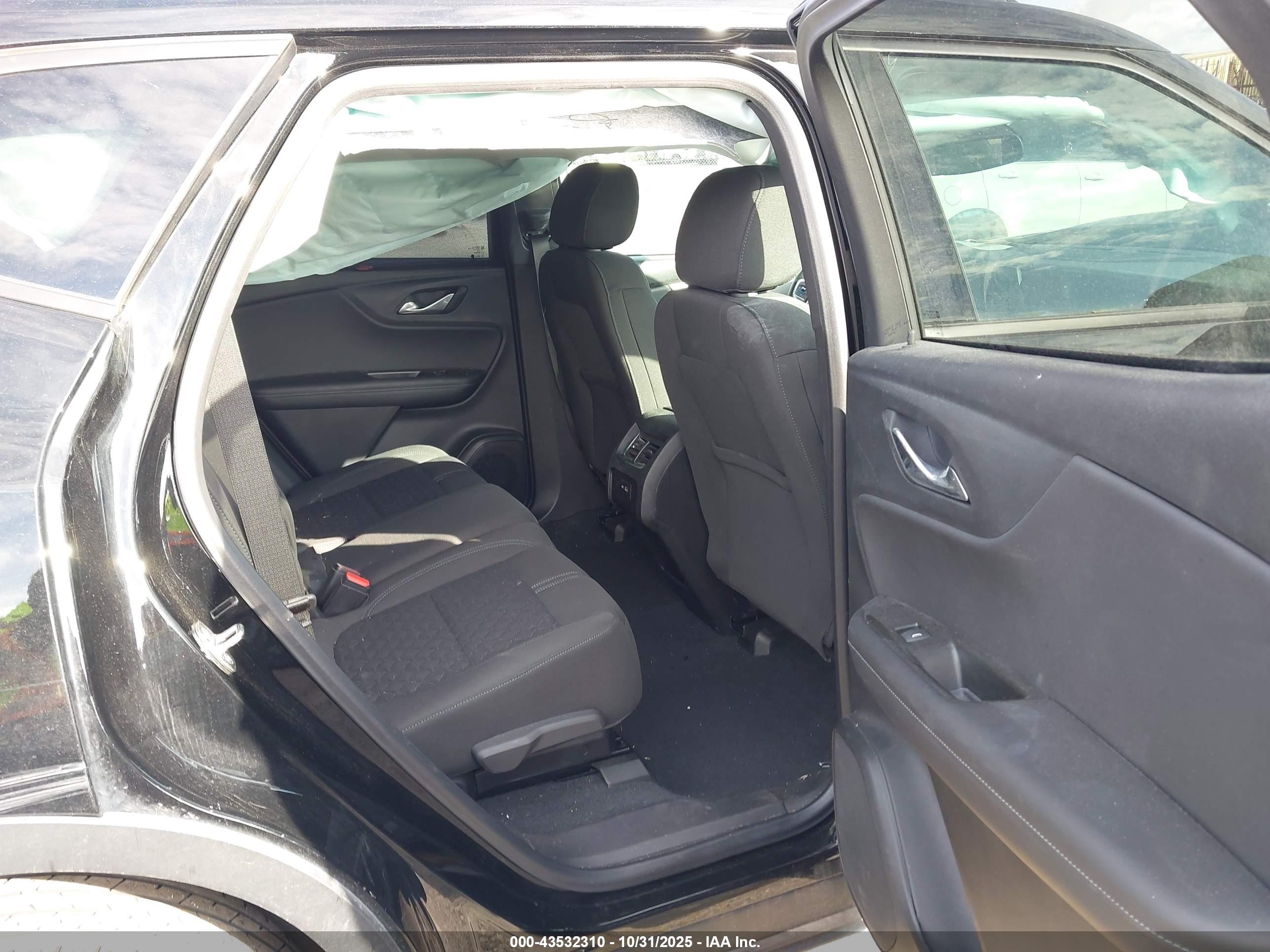 CHEVROLET BLAZER image 8