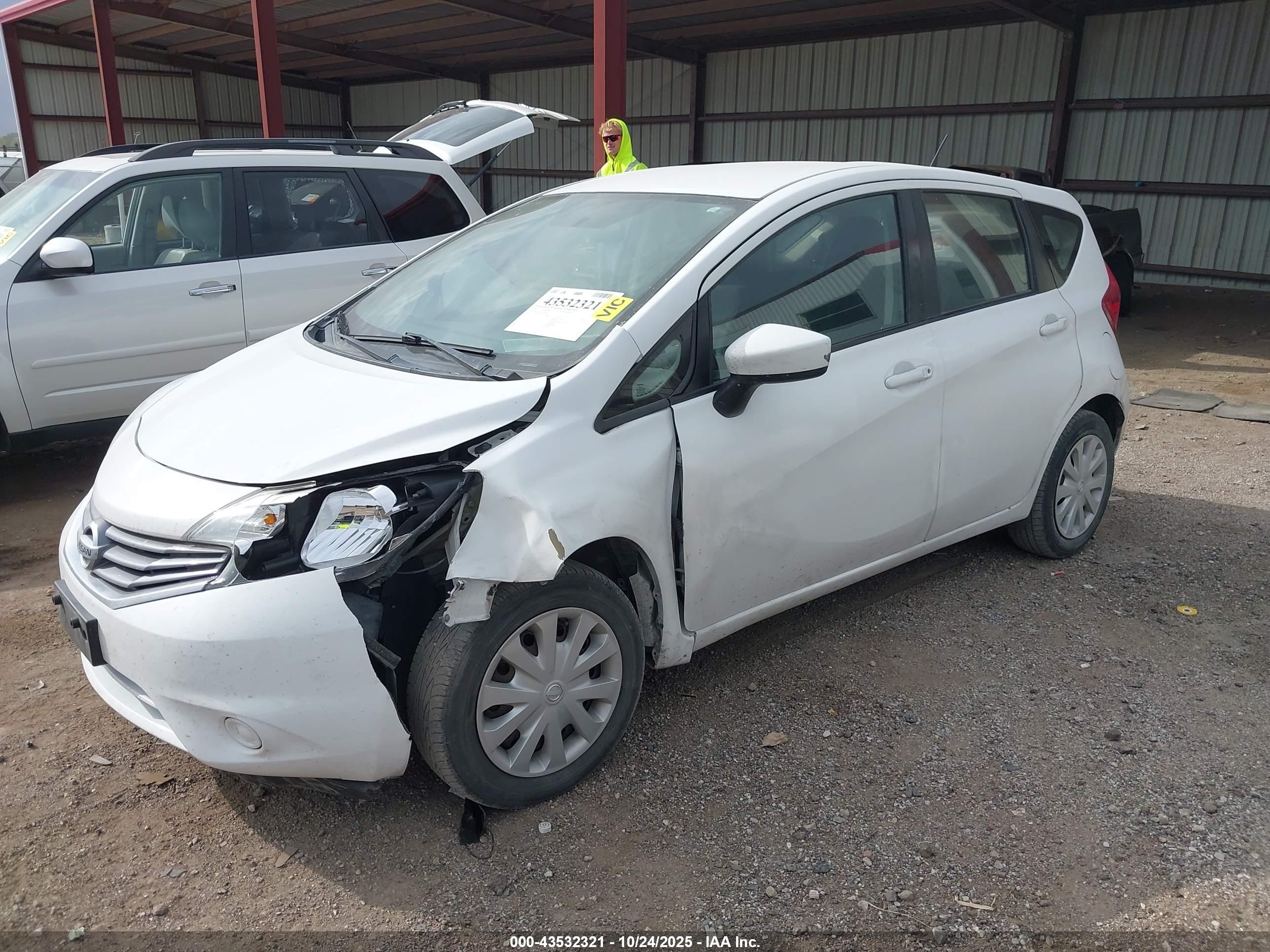 NISSAN VERSA image 2