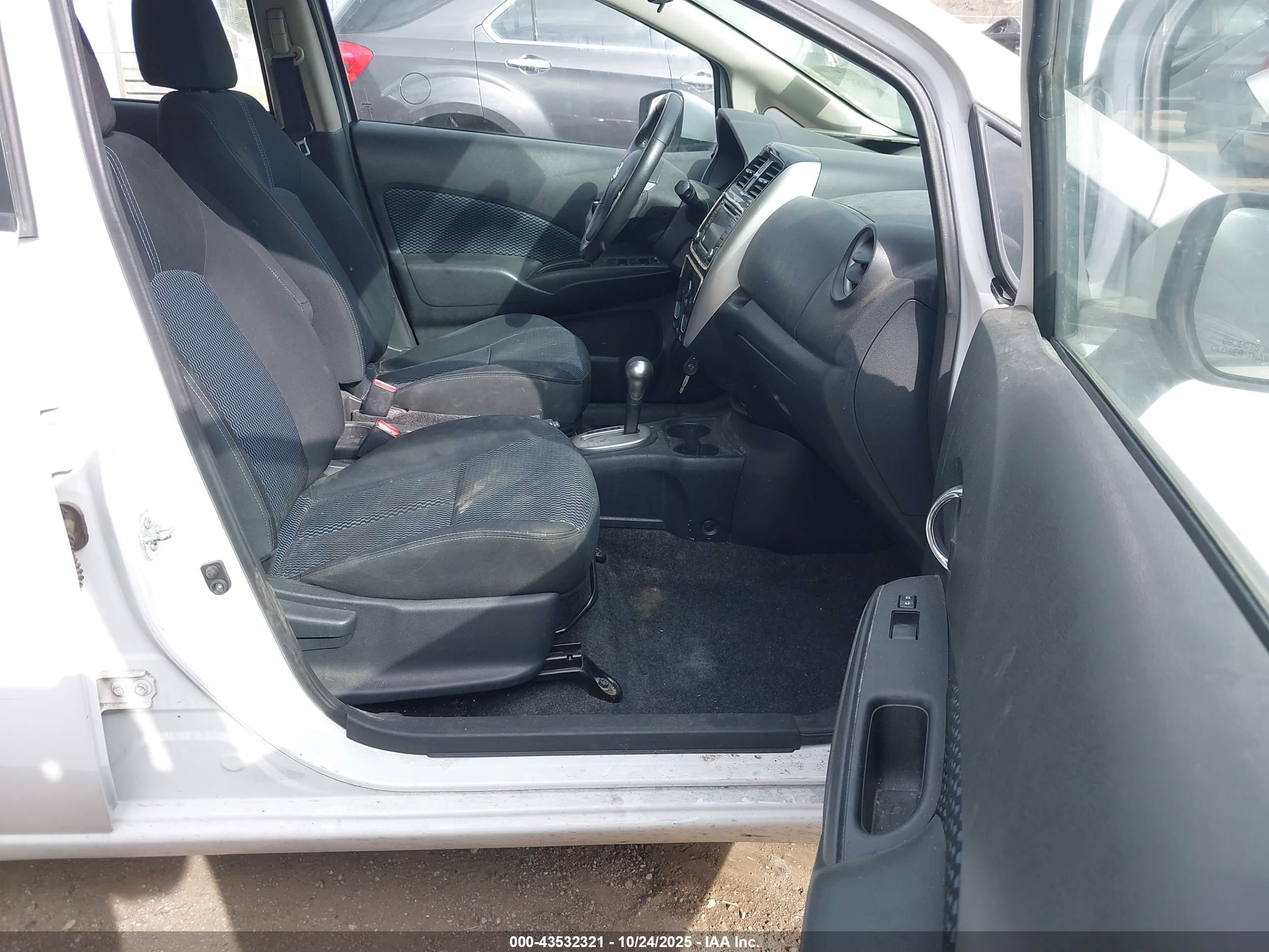 NISSAN VERSA image 5