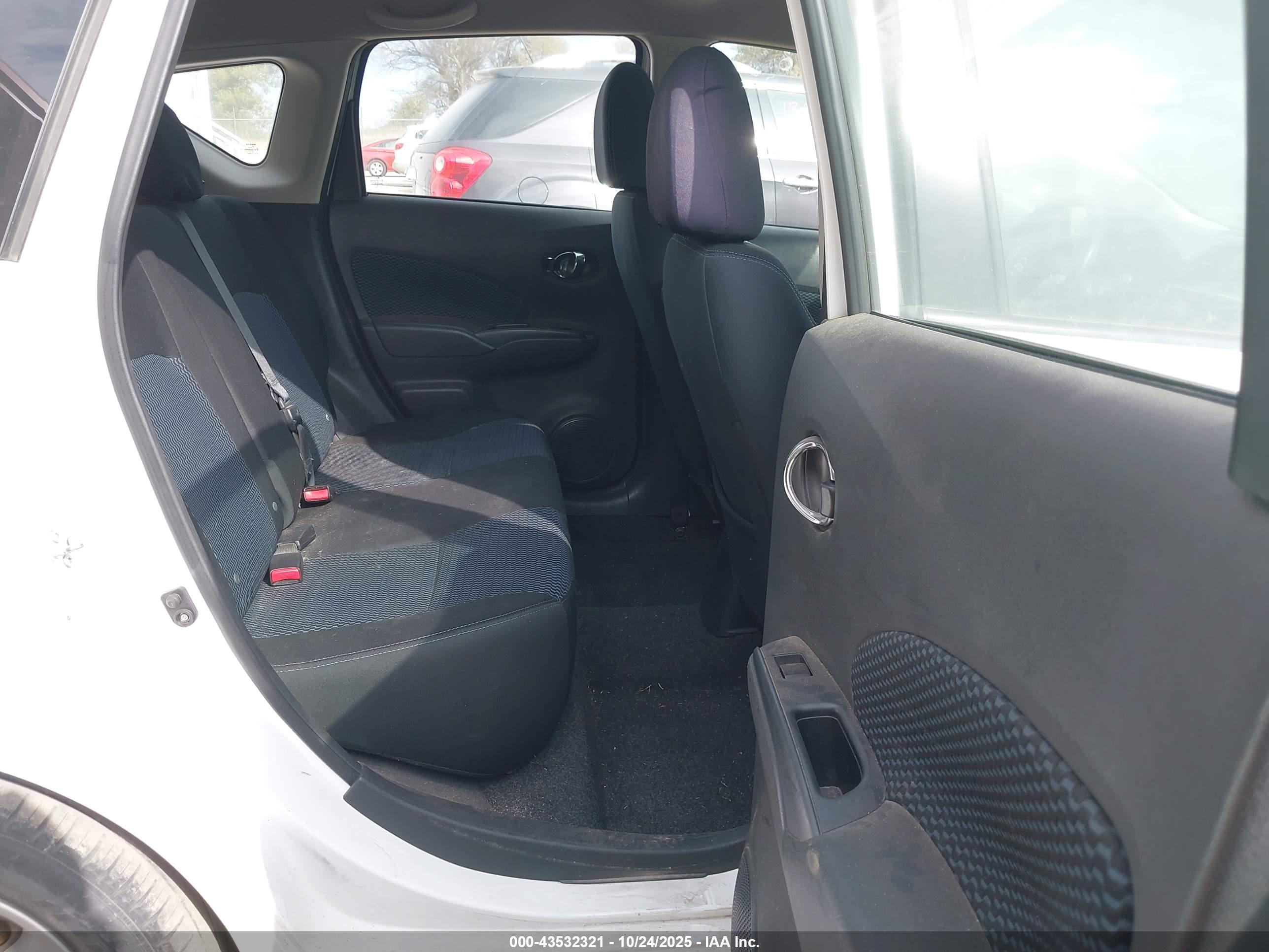 NISSAN VERSA image 8