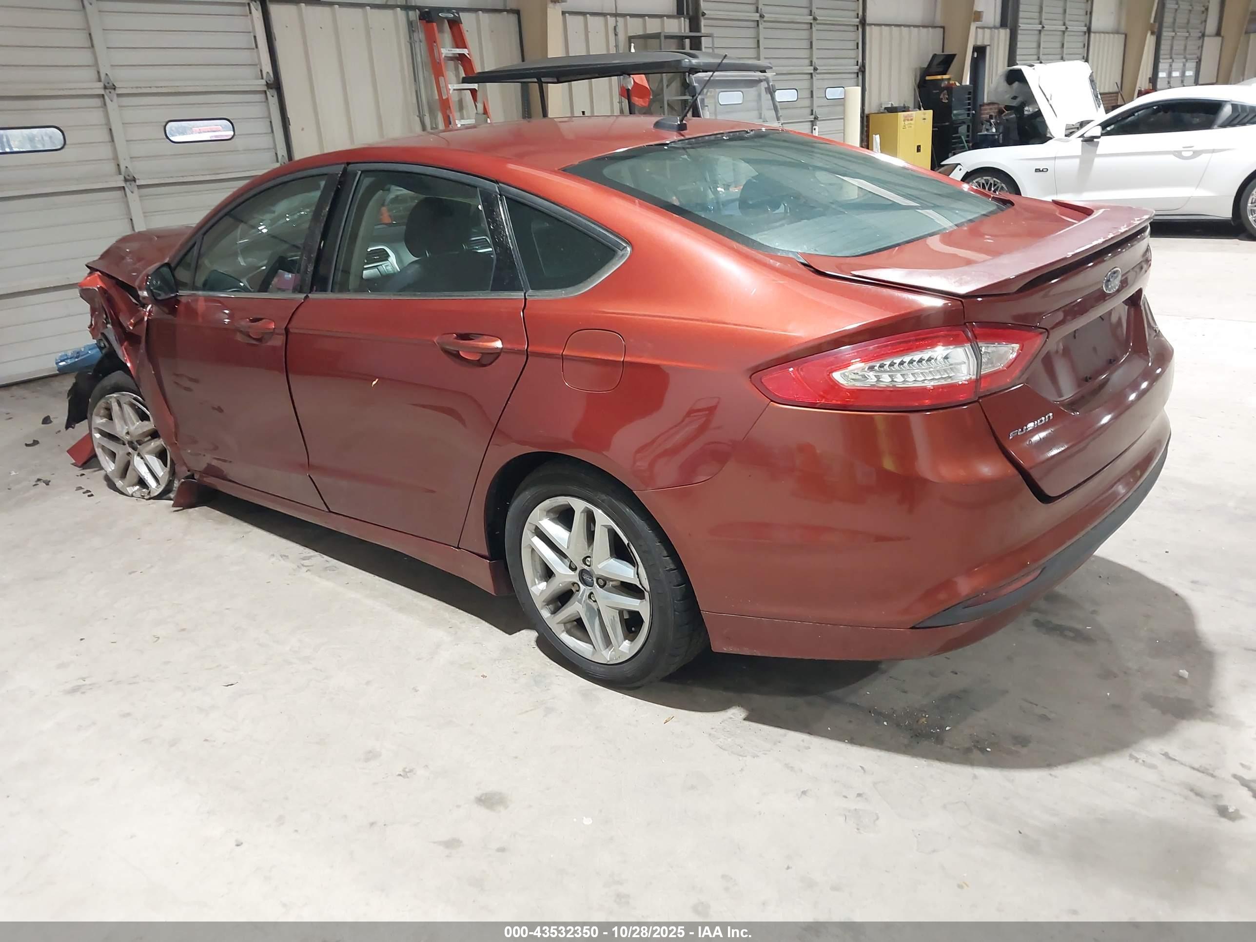 FORD FUSION image 3