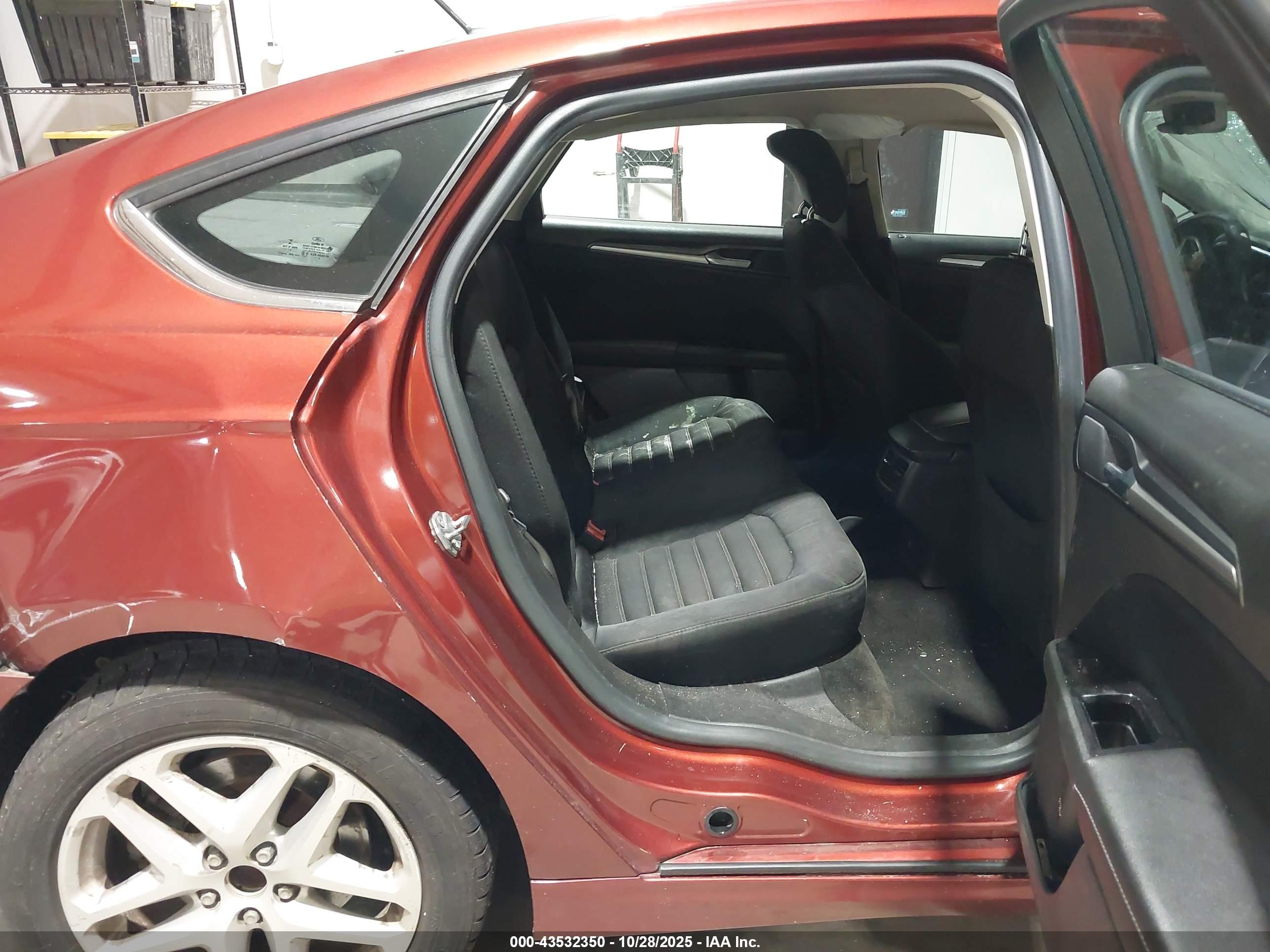 FORD FUSION image 8