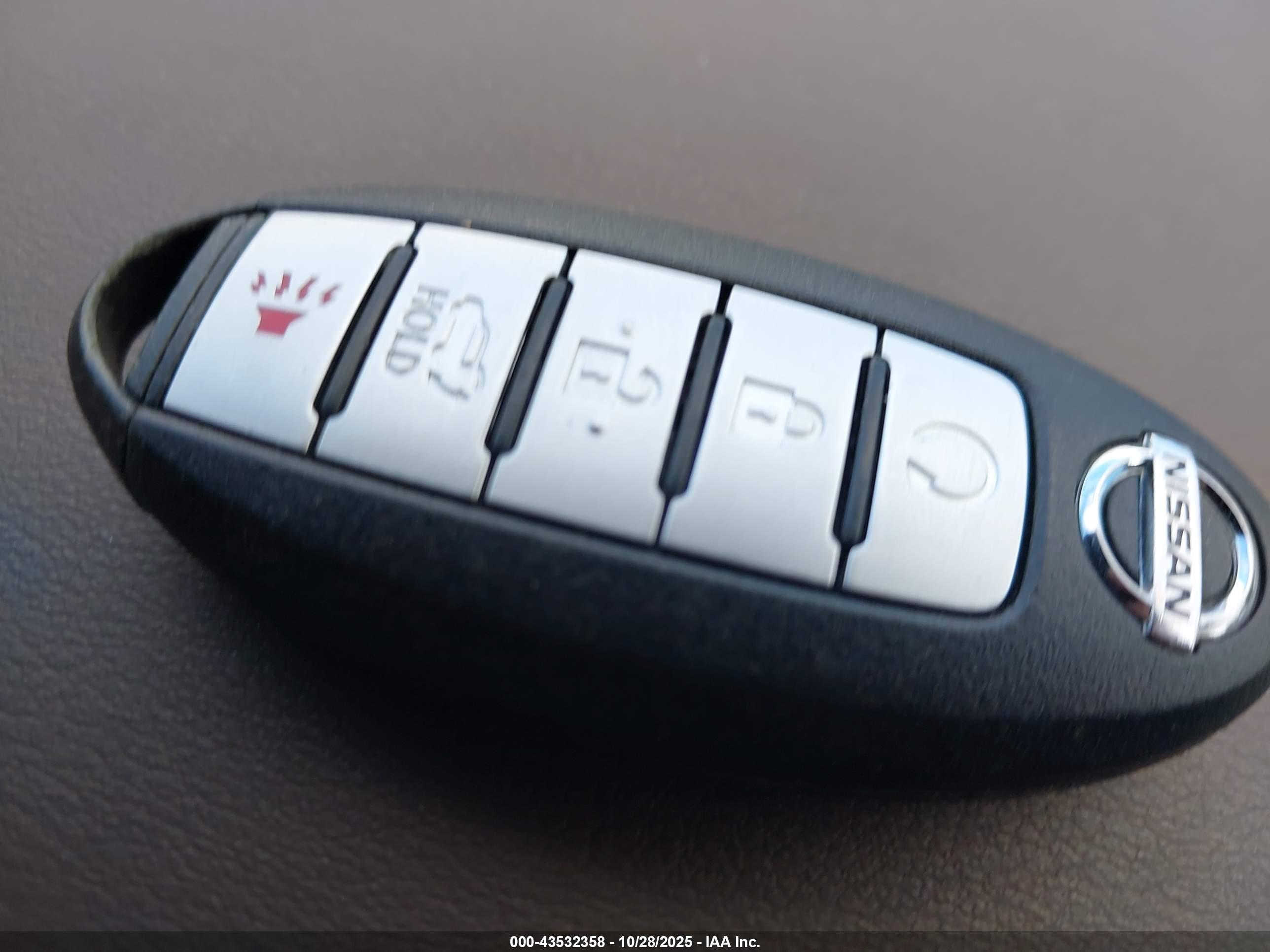 NISSAN MURANO image 11