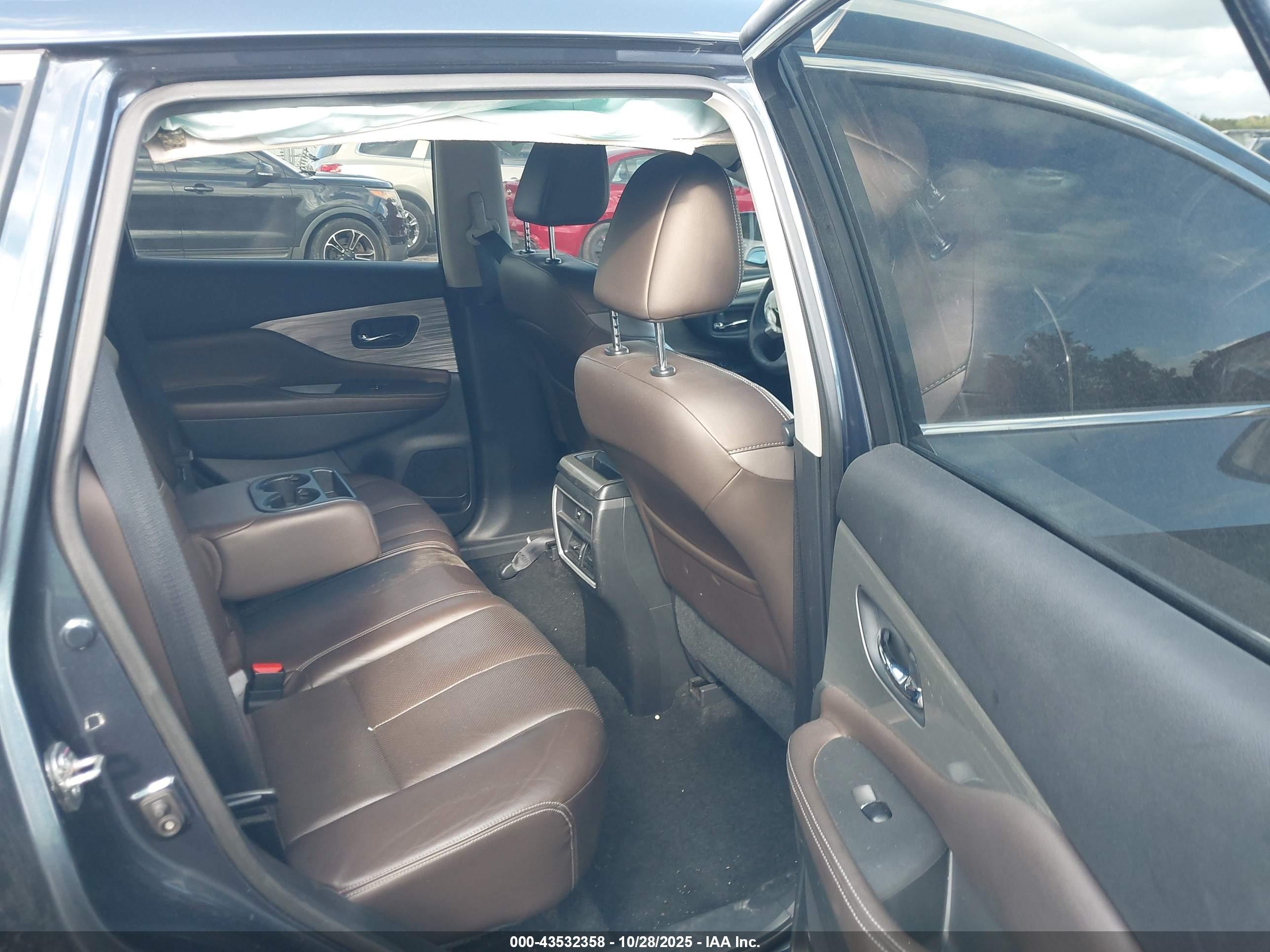 NISSAN MURANO image 8