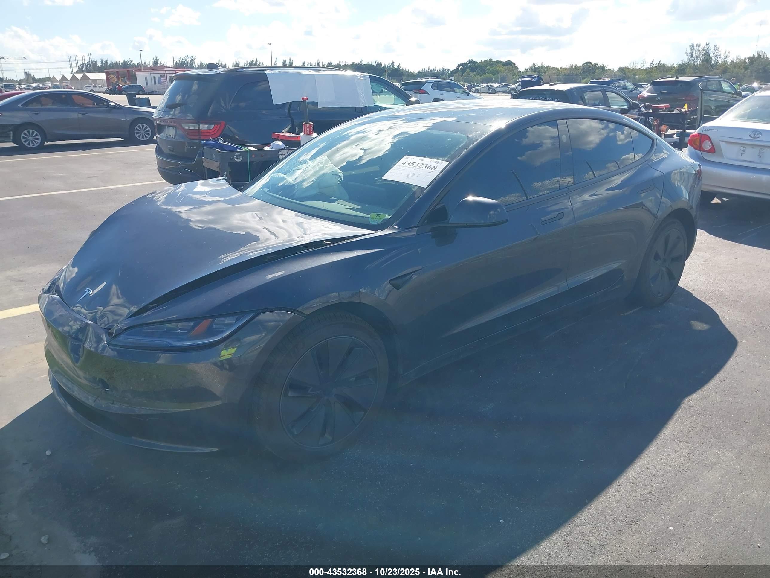TESLA MODEL image 2