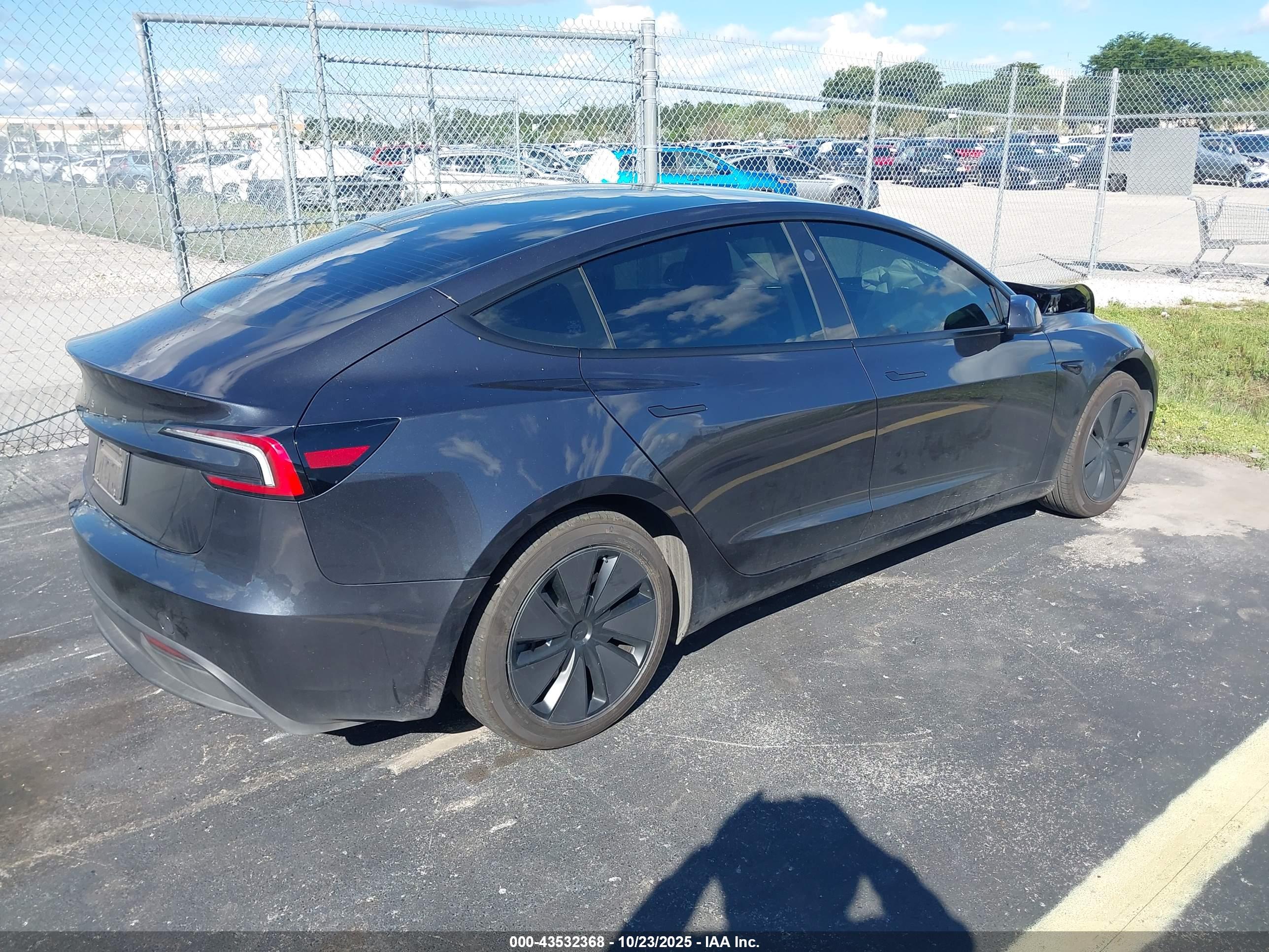 TESLA MODEL image 4