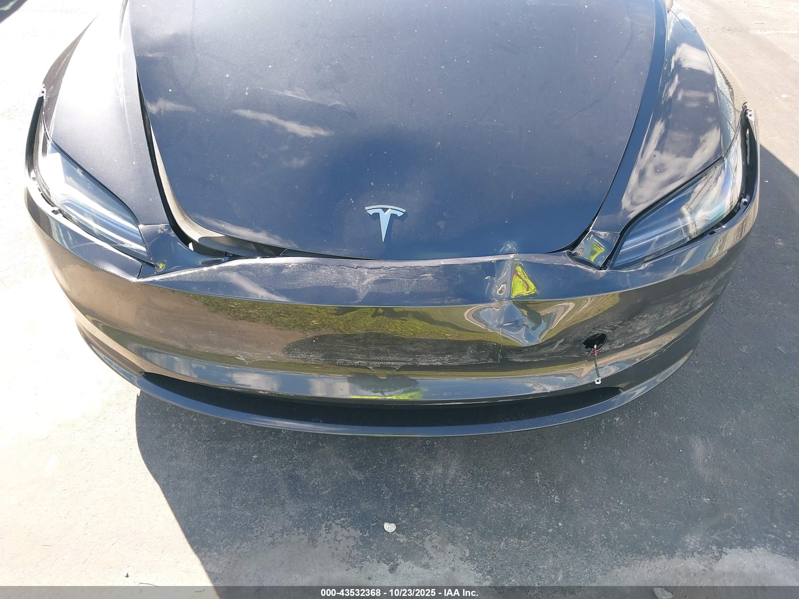 TESLA MODEL image 6