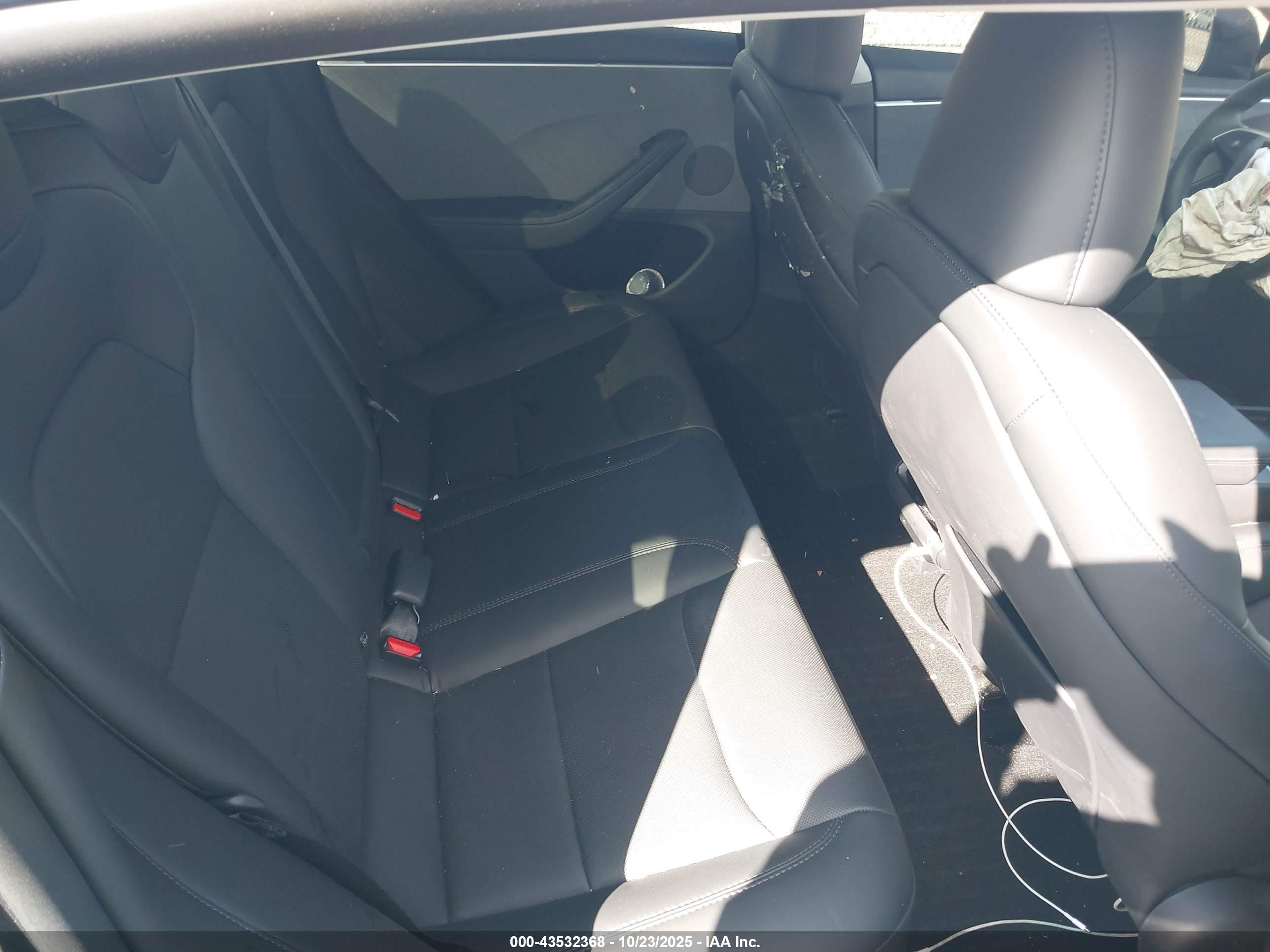 TESLA MODEL image 8