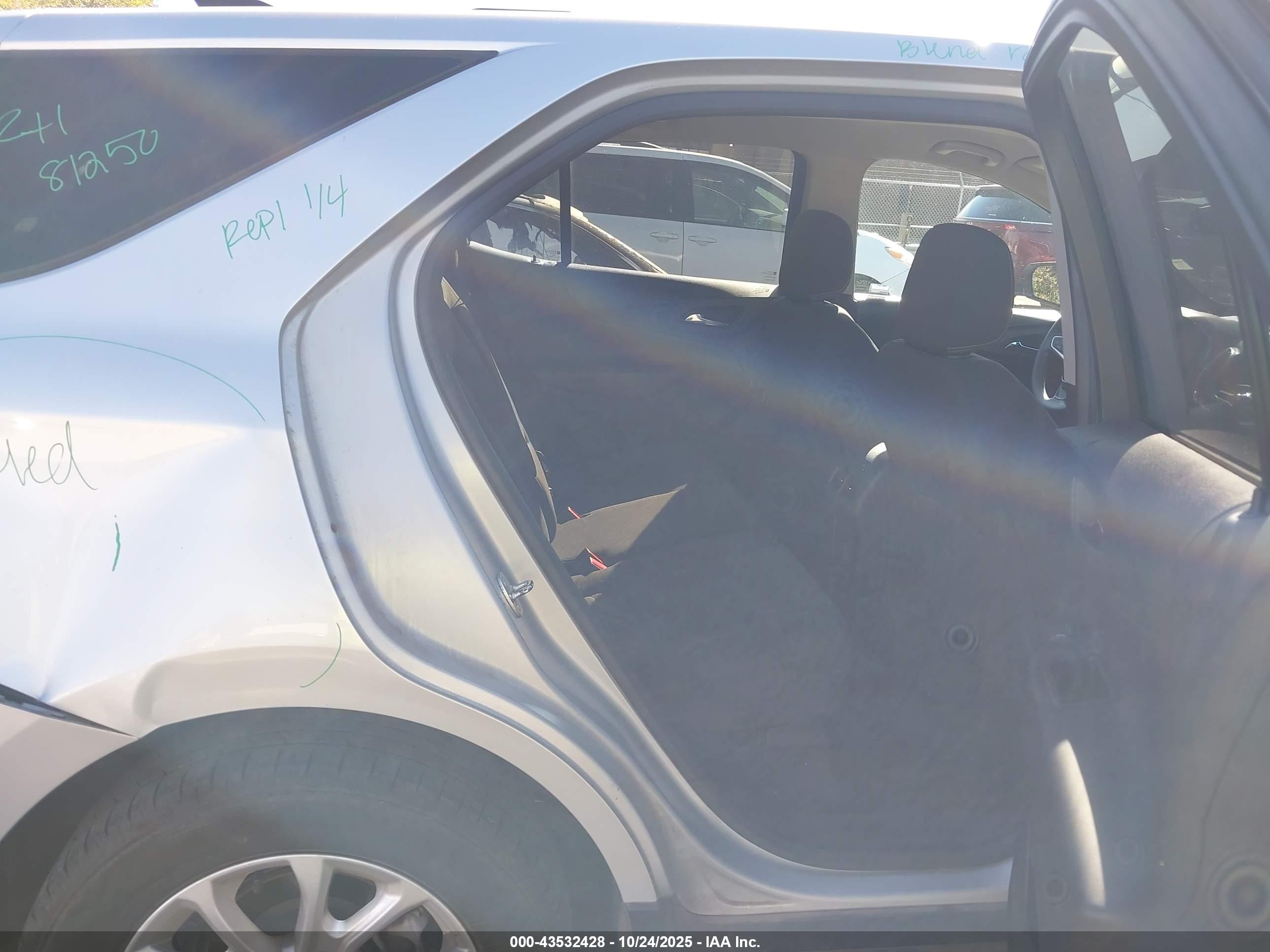 CHEVROLET EQUINOX image 8