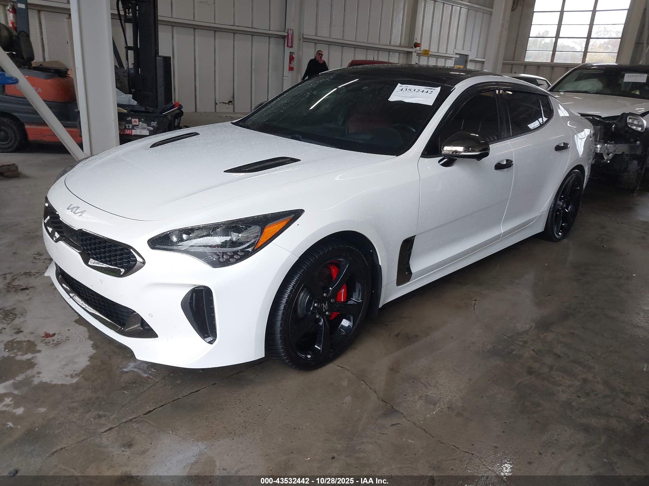 KIA STINGER image 2