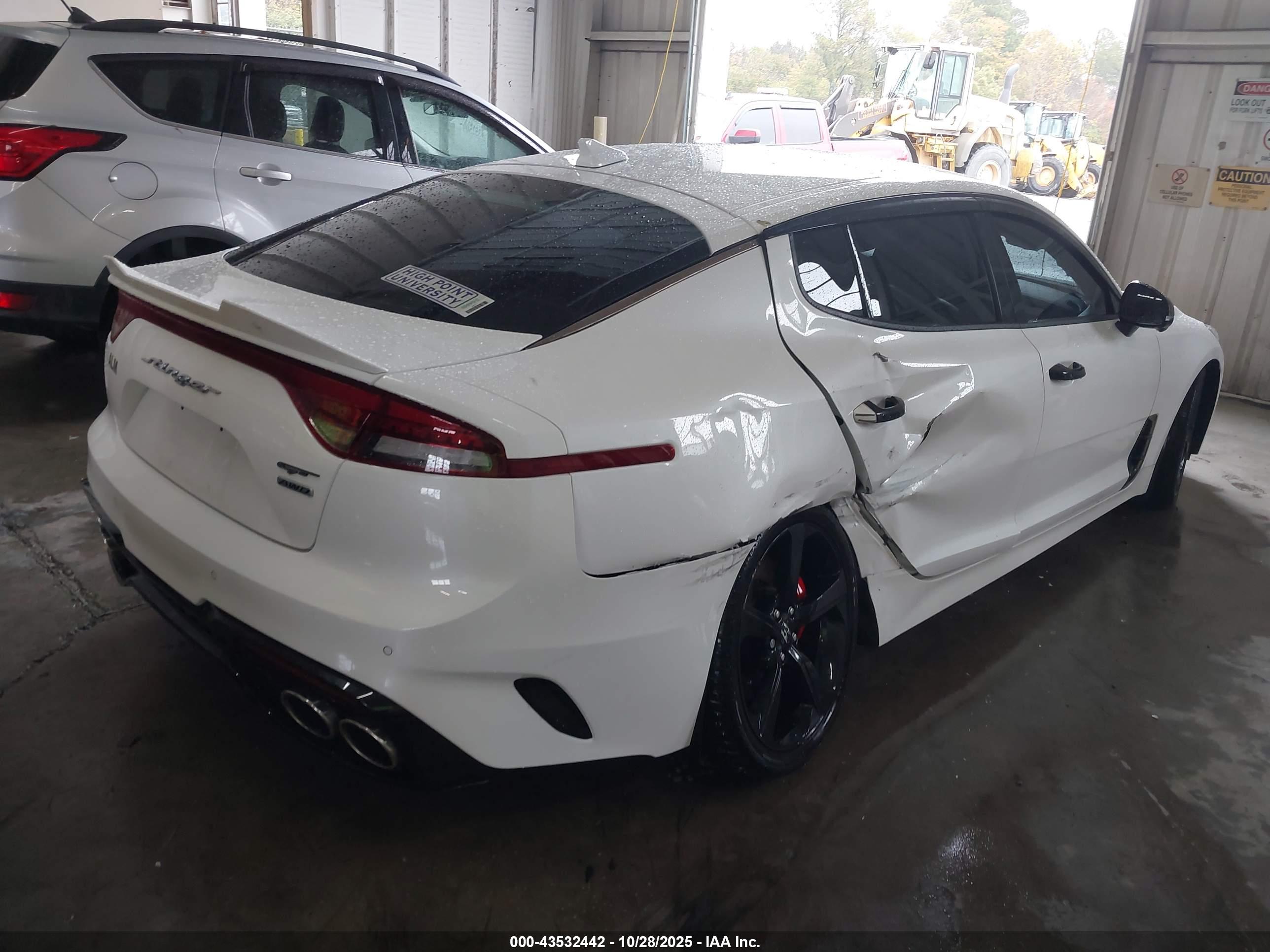 KIA STINGER image 4