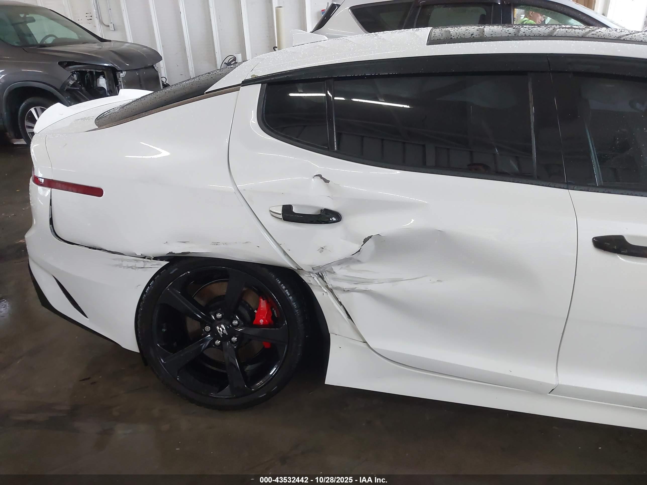 KIA STINGER image 6
