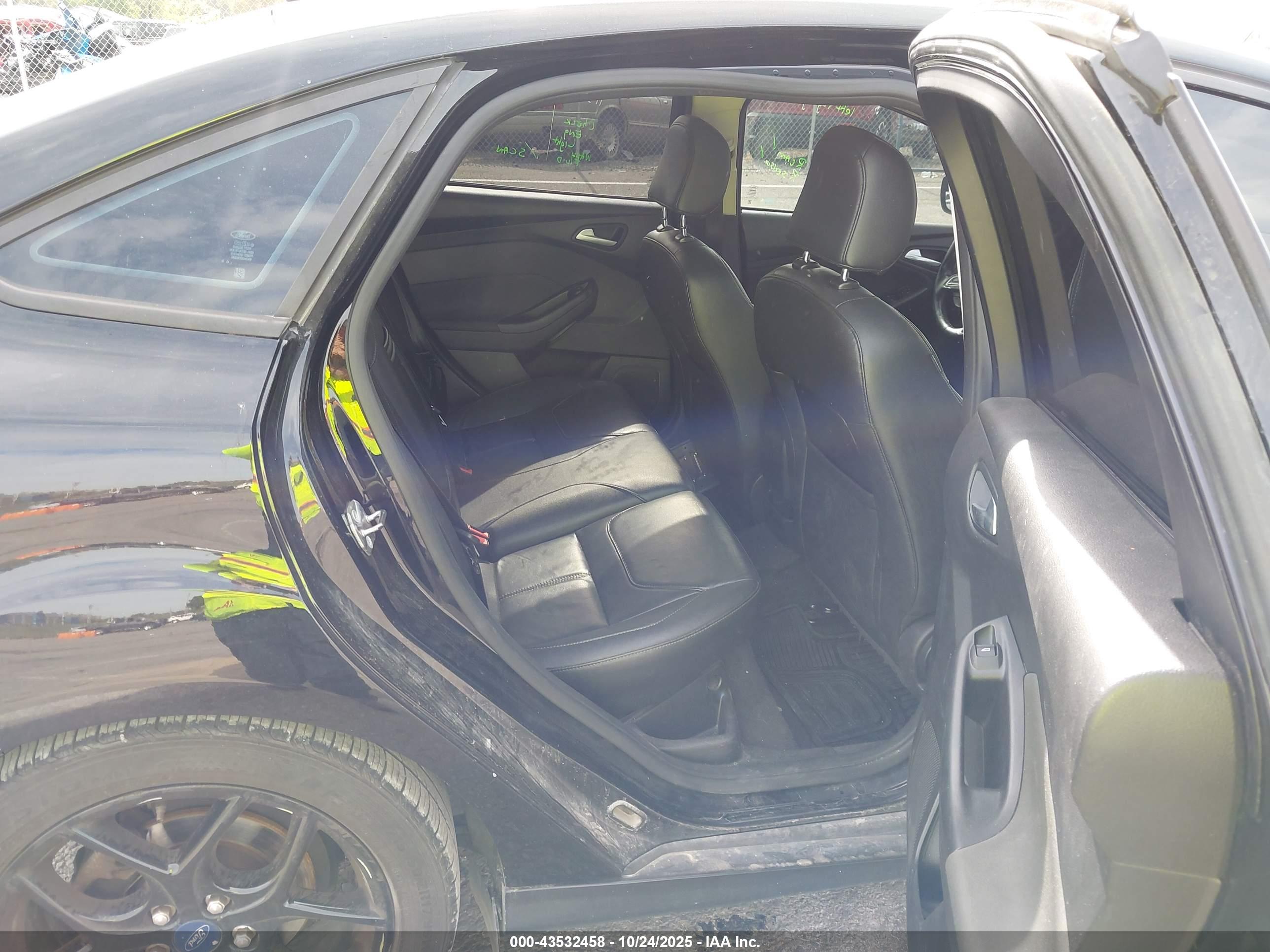 FORD FOCUS image 8