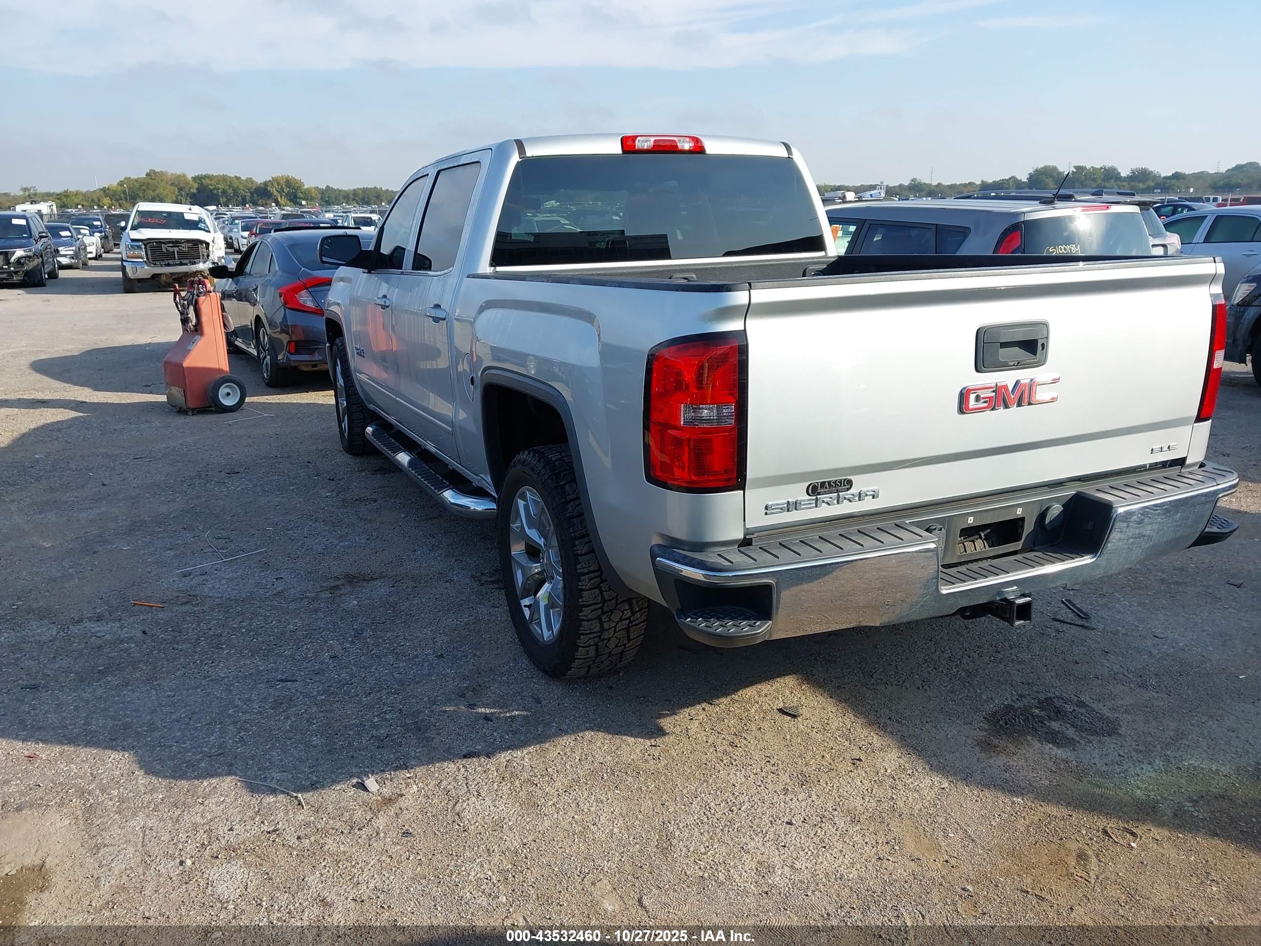 GMC SIERRA image 3