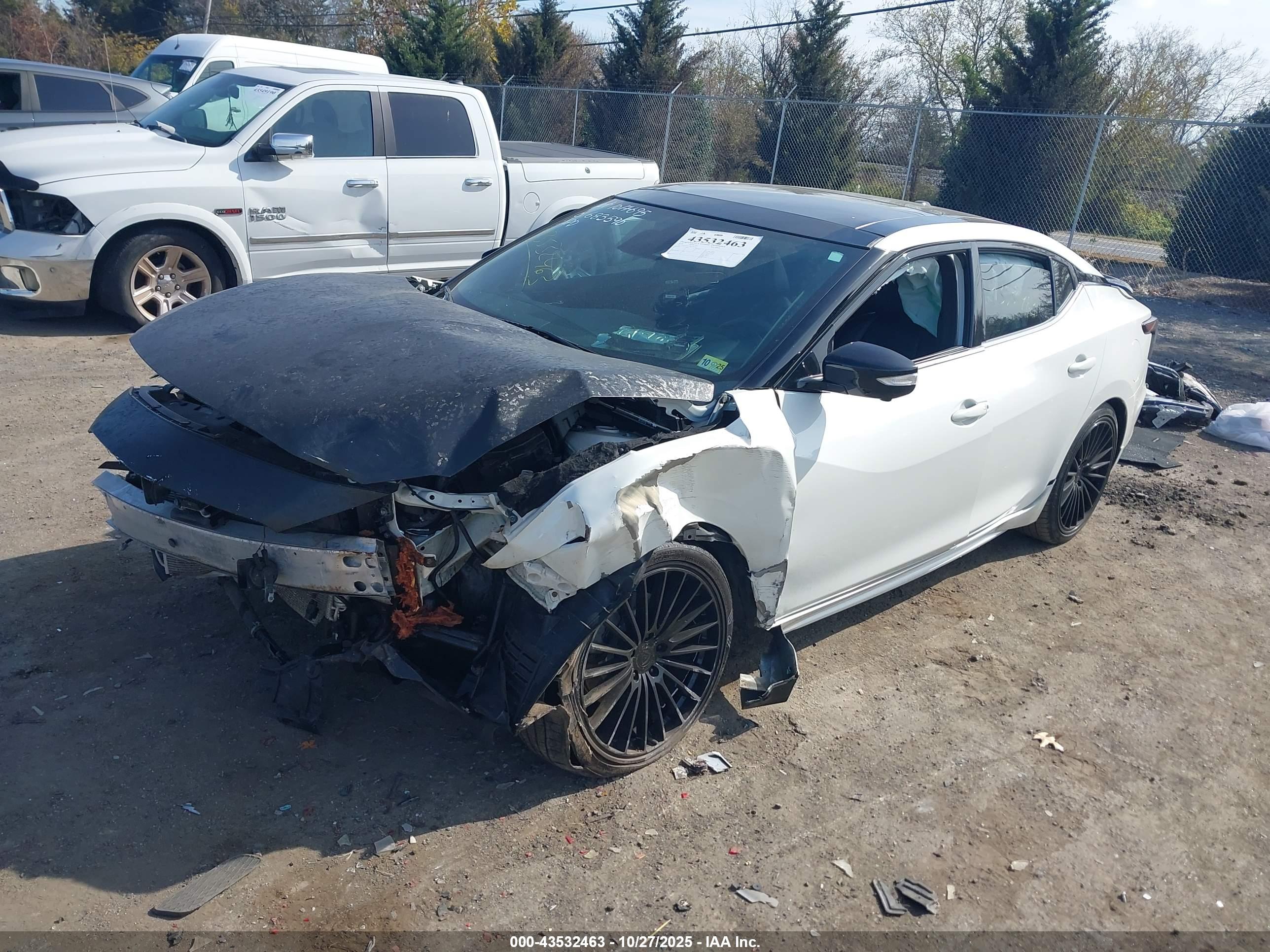 NISSAN MAXIMA image 2