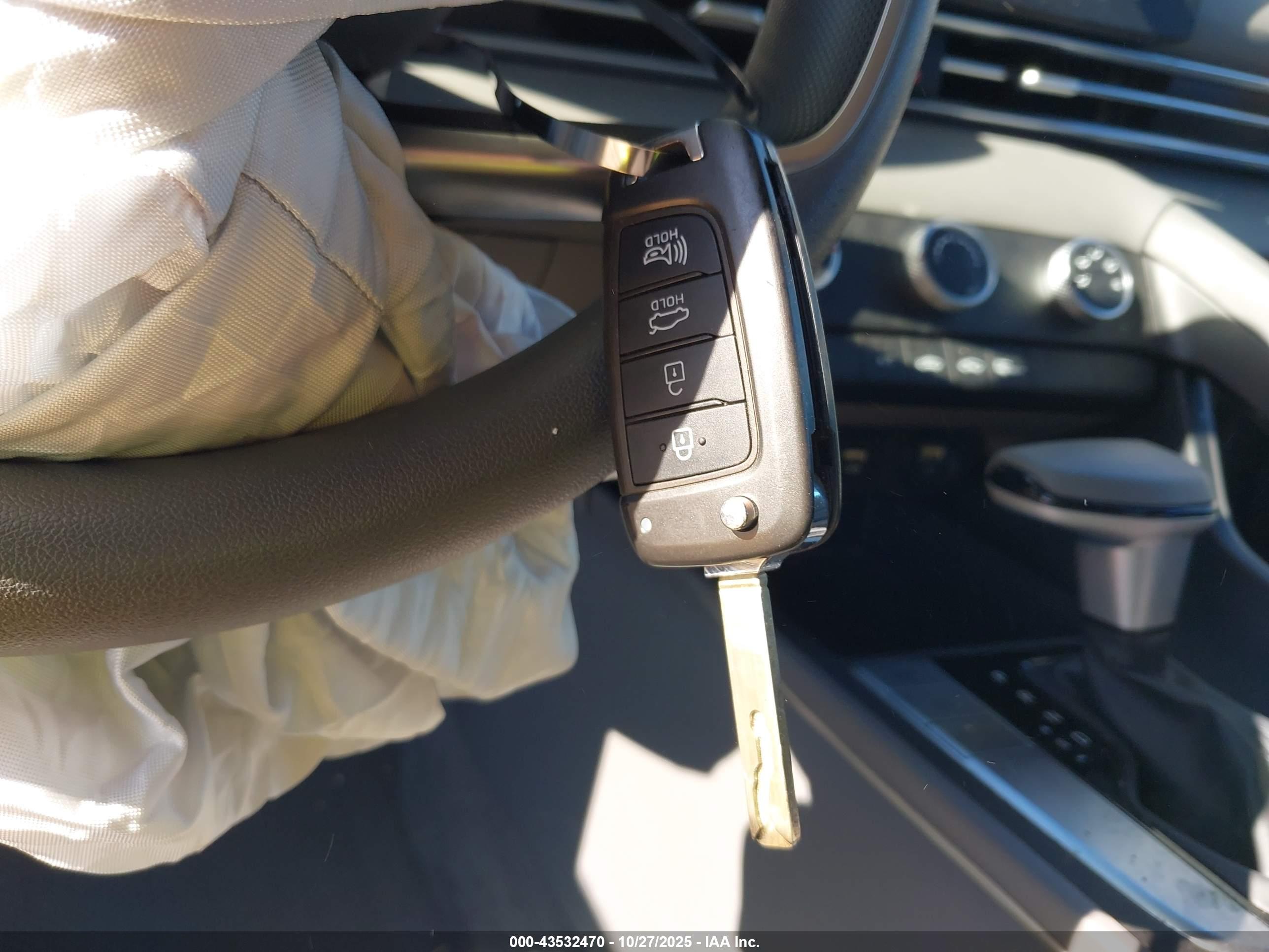 HYUNDAI ELANTRA image 11