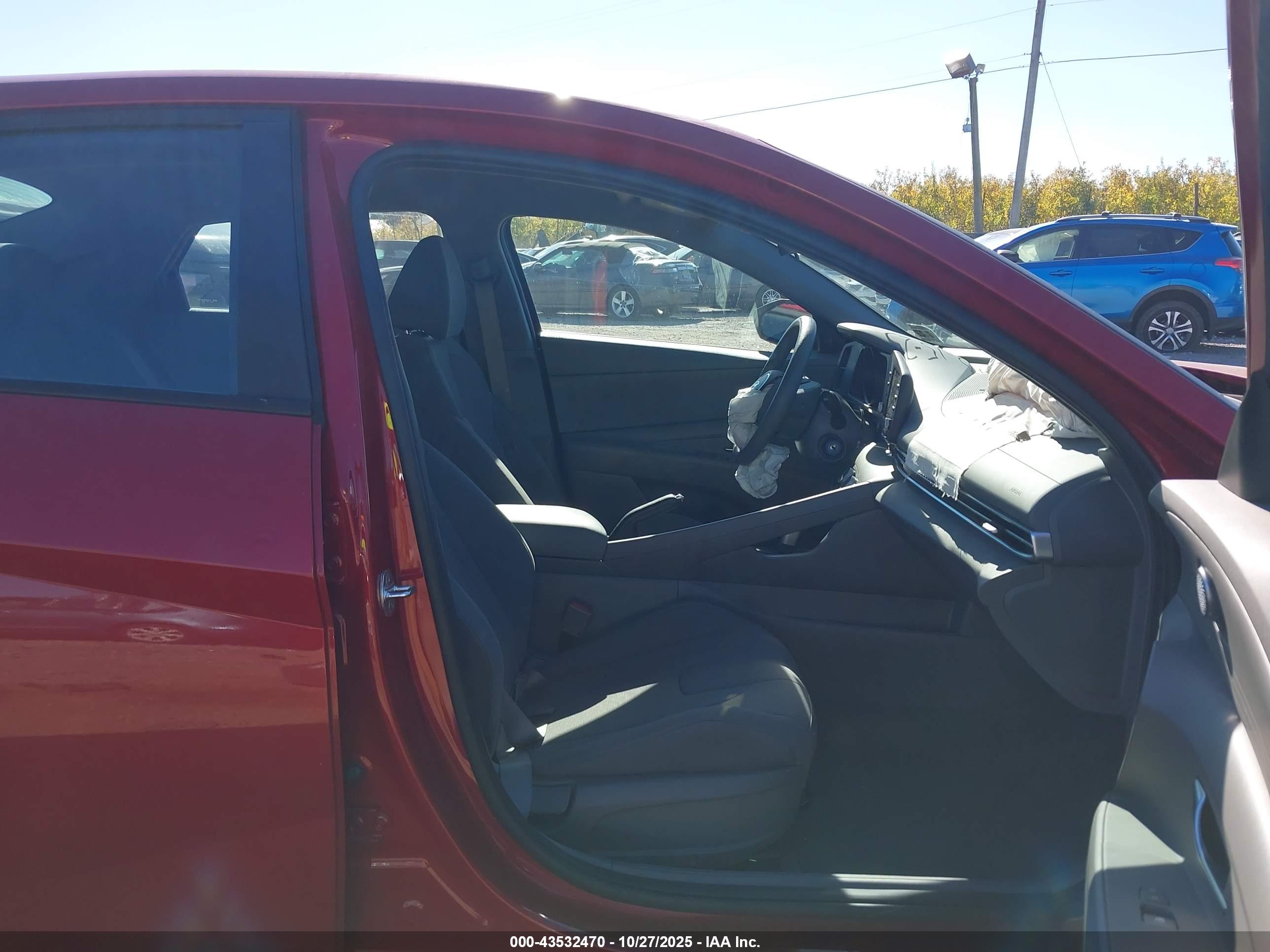 HYUNDAI ELANTRA image 5