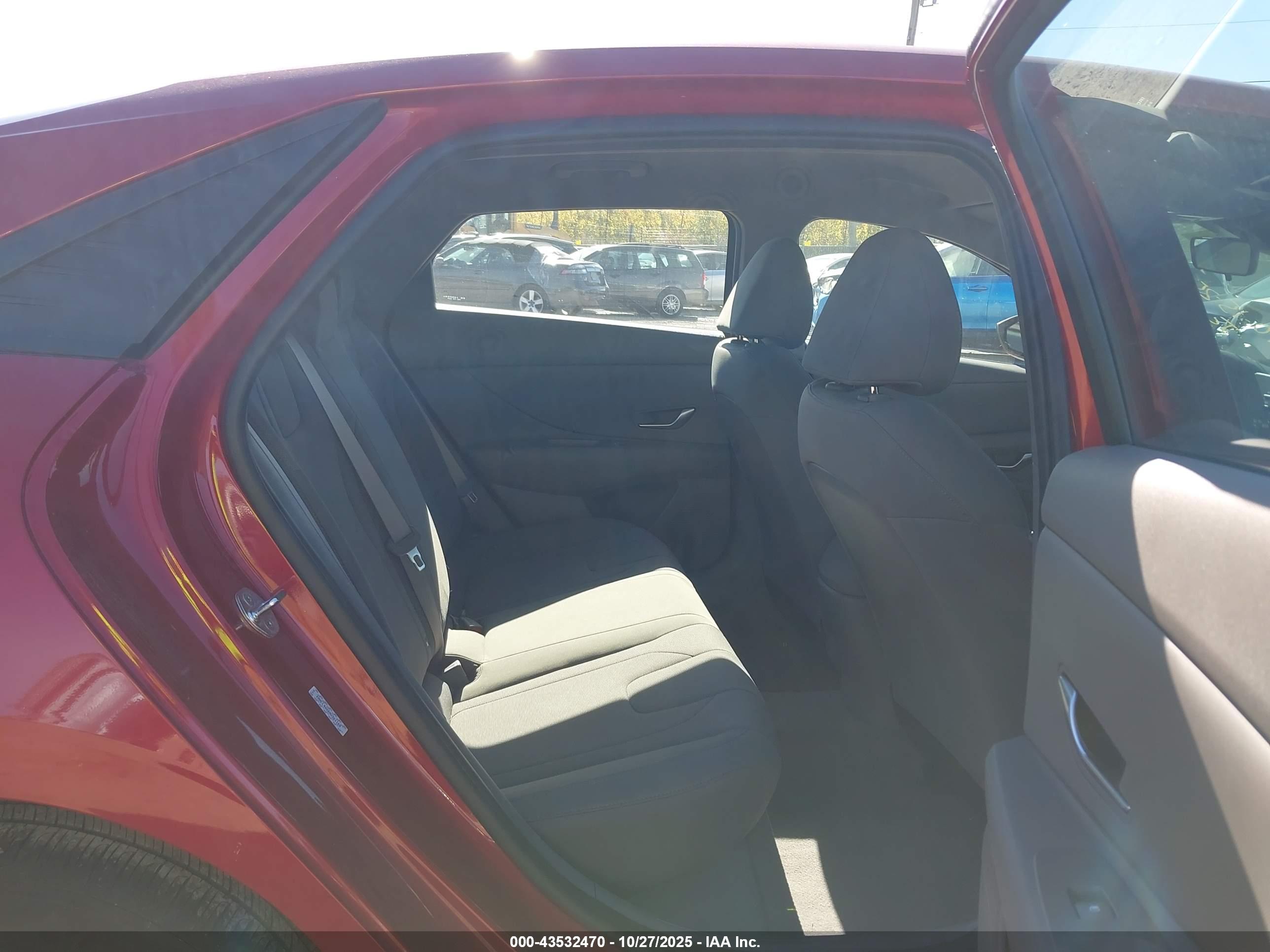 HYUNDAI ELANTRA image 8