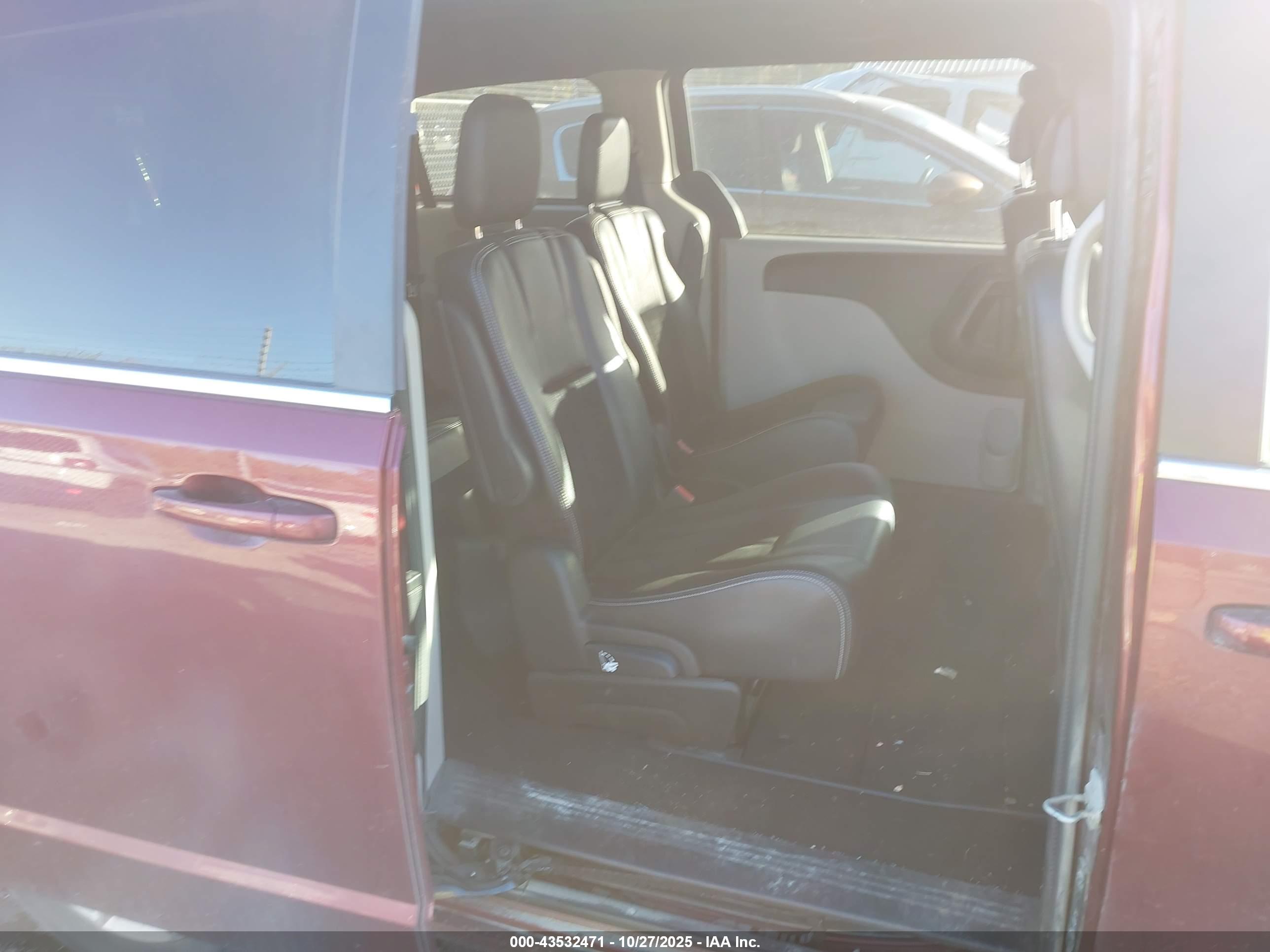 DODGE GRAND image 8