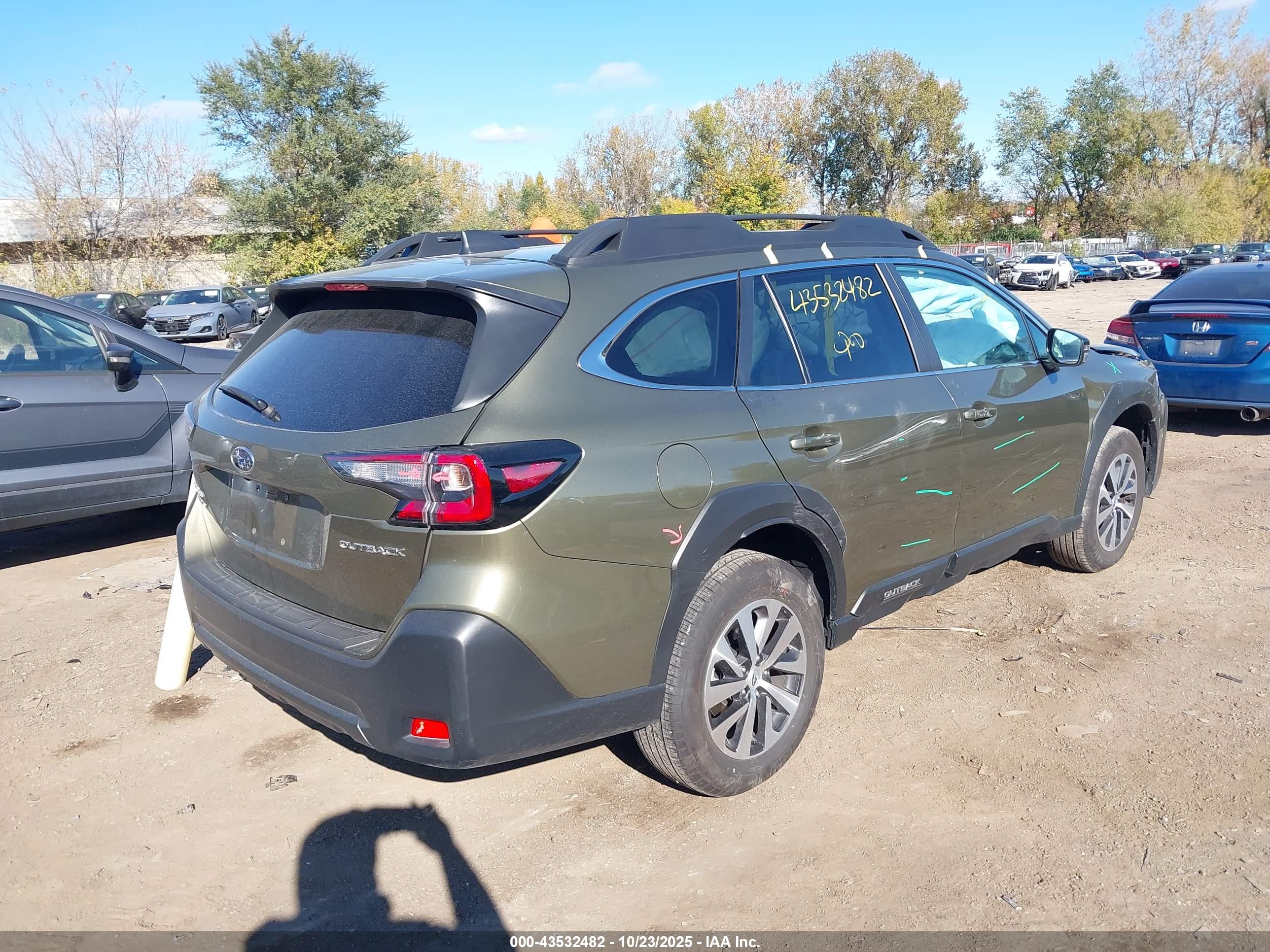 SUBARU OUTBACK image 4