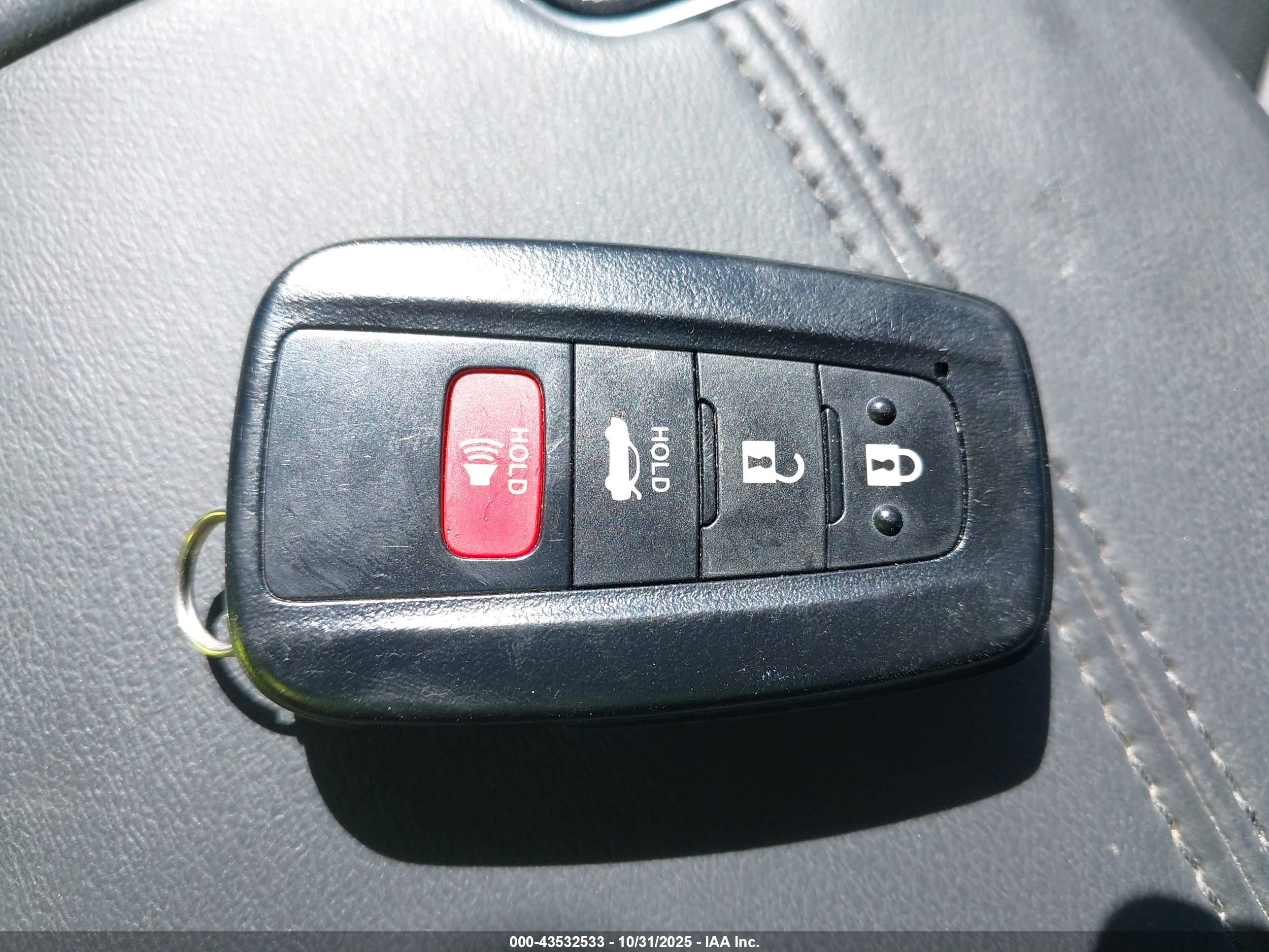 TOYOTA AVALON image 11