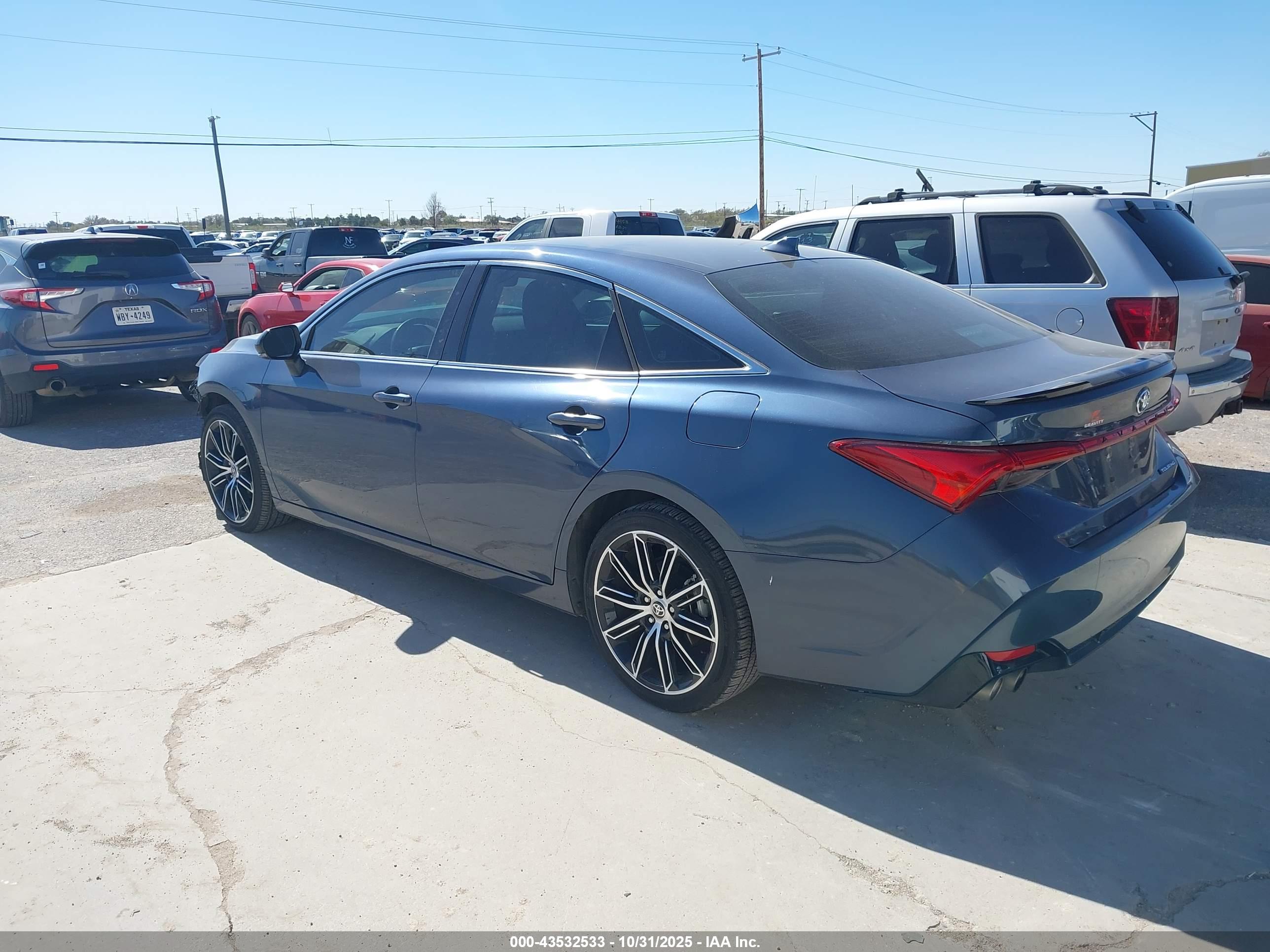 TOYOTA AVALON image 3