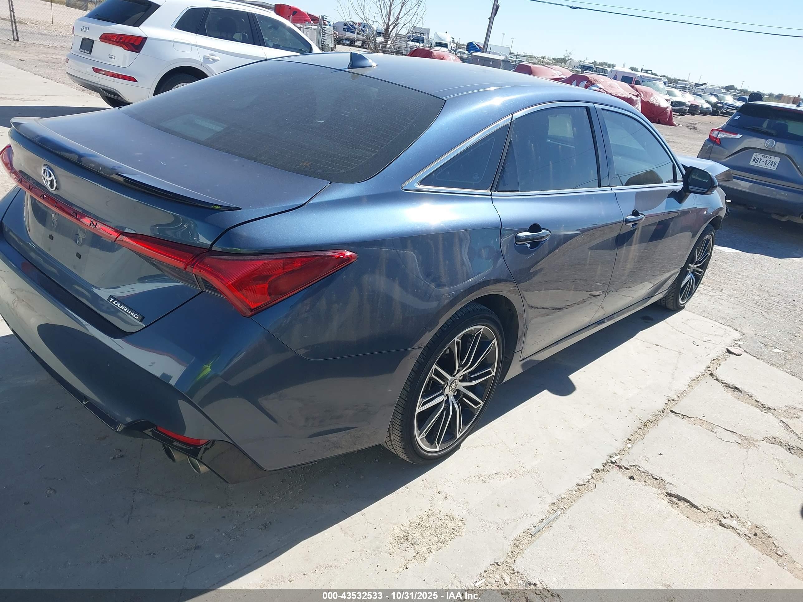 TOYOTA AVALON image 4