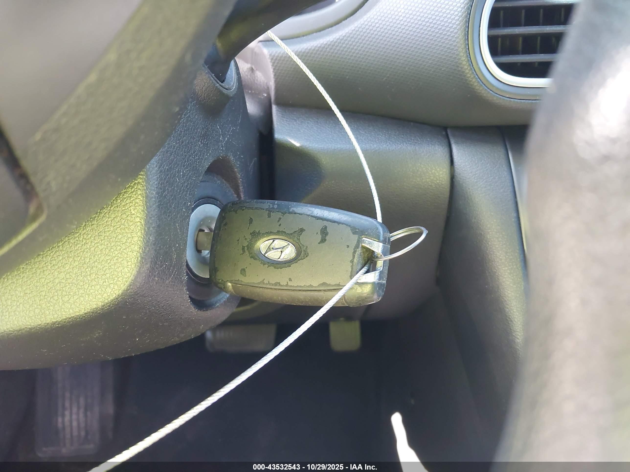 HYUNDAI KONA image 11