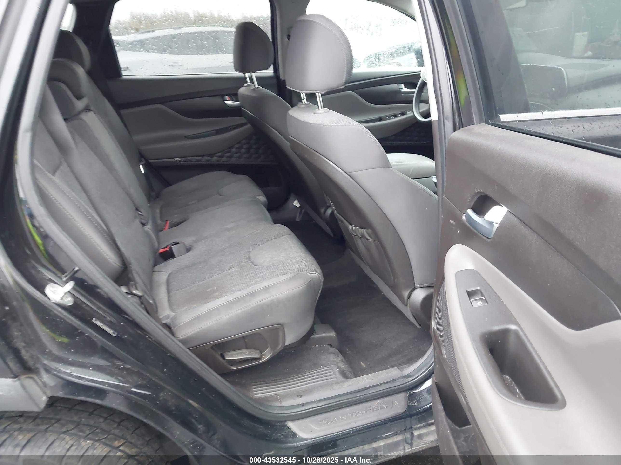 HYUNDAI SANTA image 8