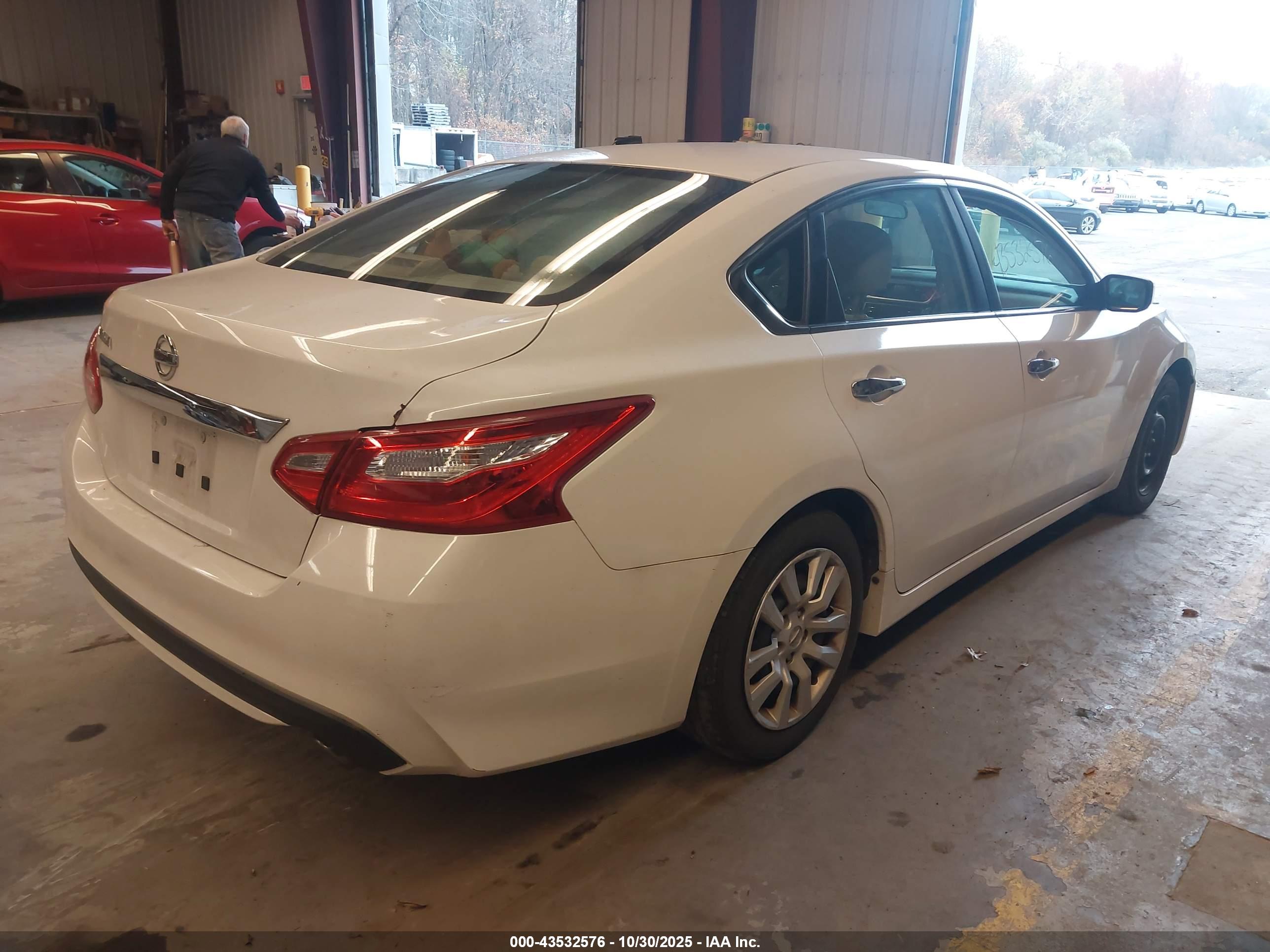 NISSAN ALTIMA image 4