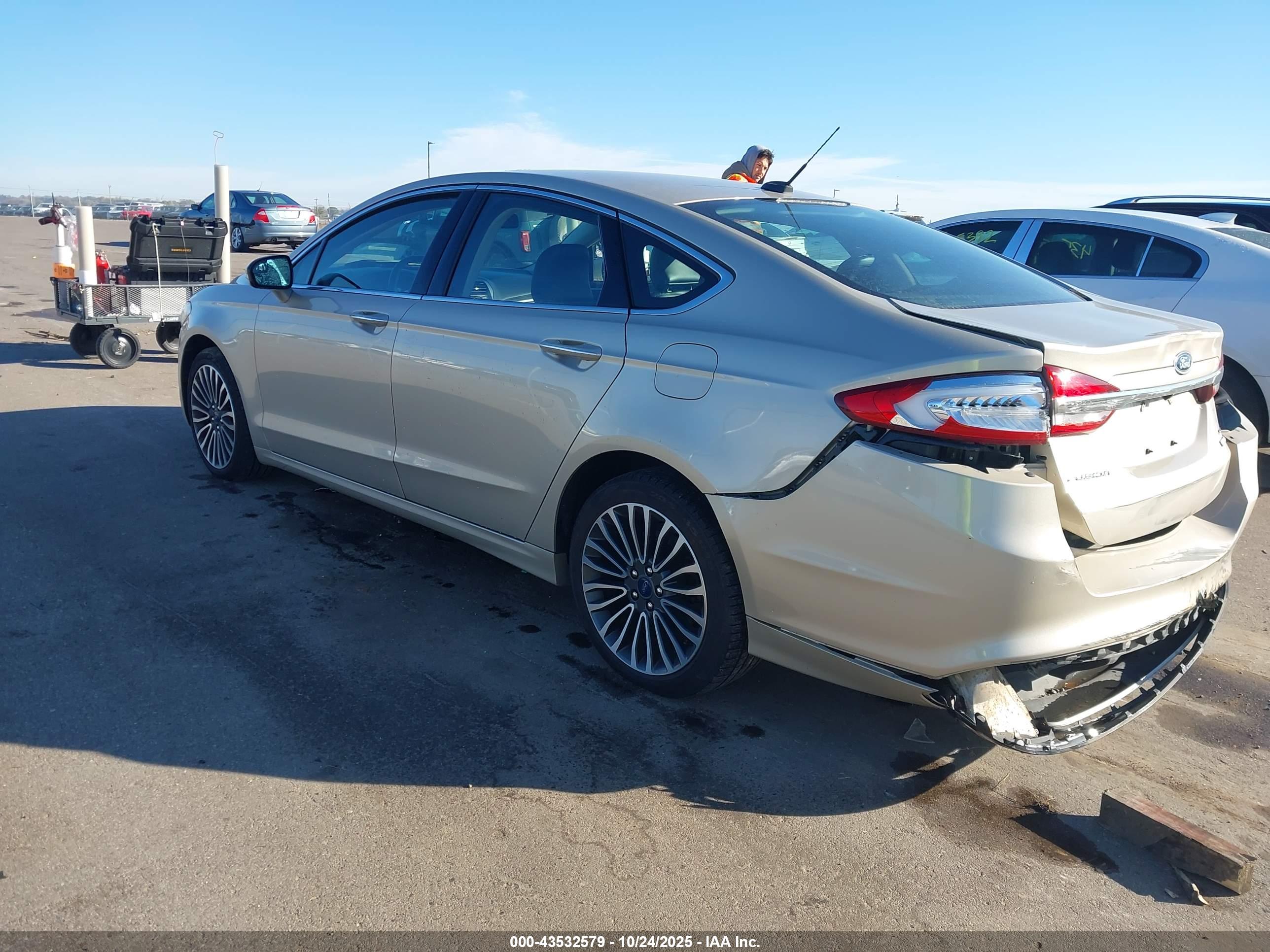 FORD FUSION image 3