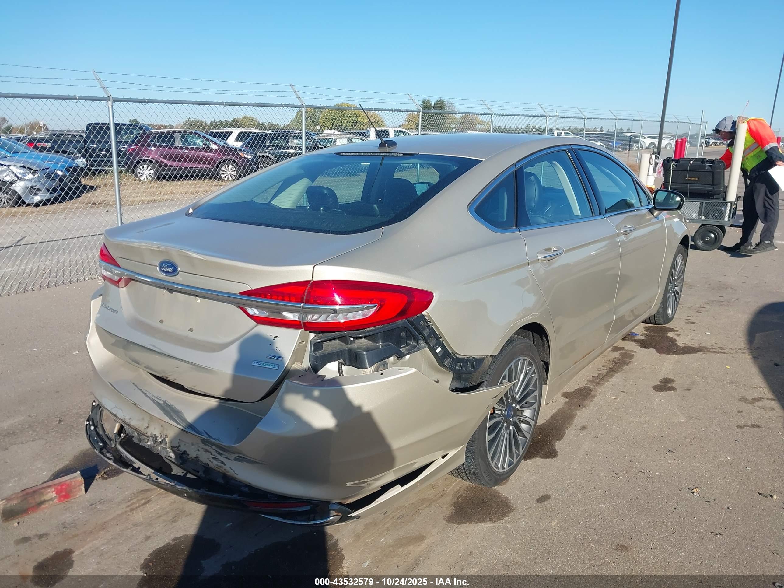 FORD FUSION image 4