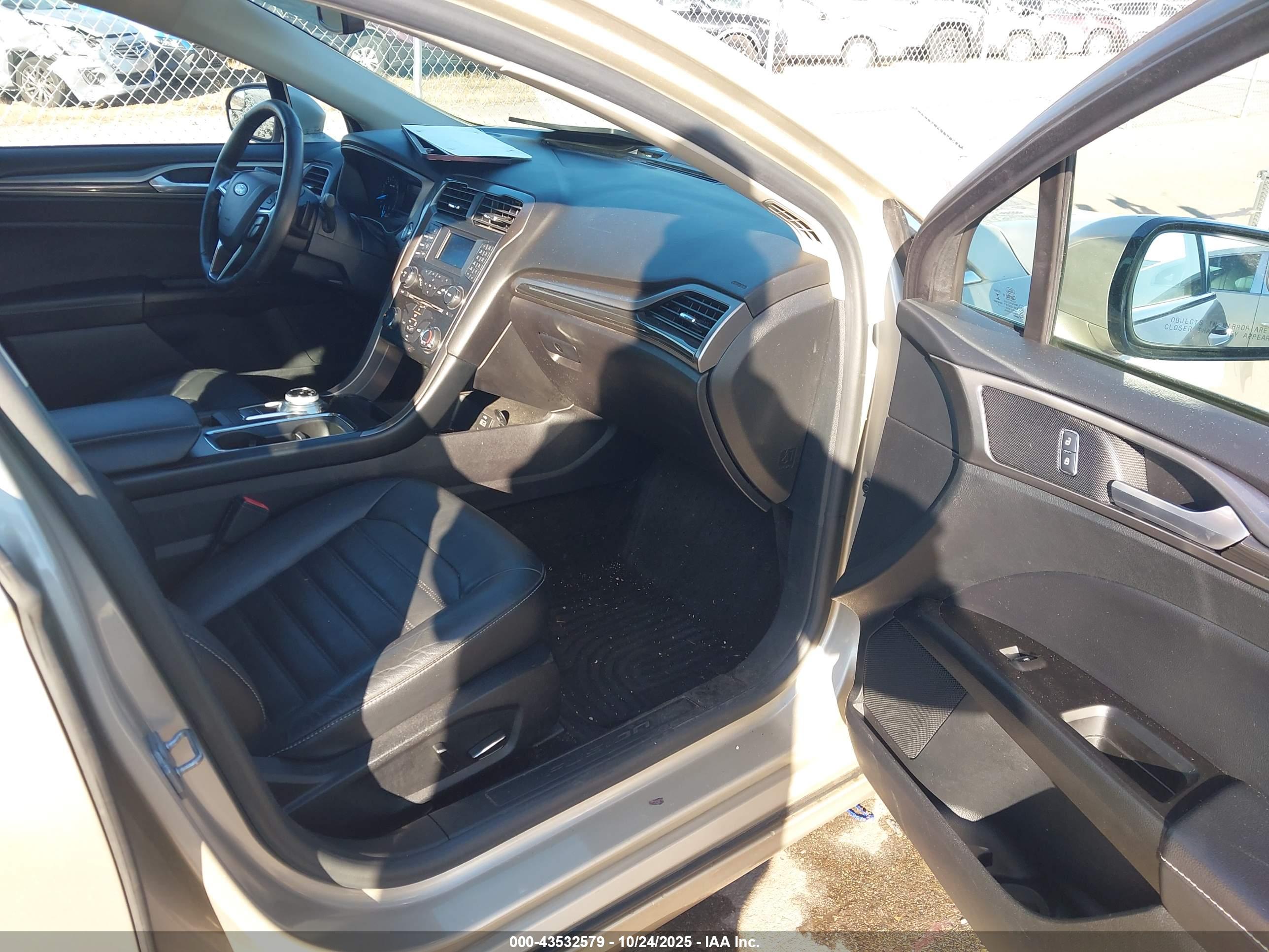 FORD FUSION image 5