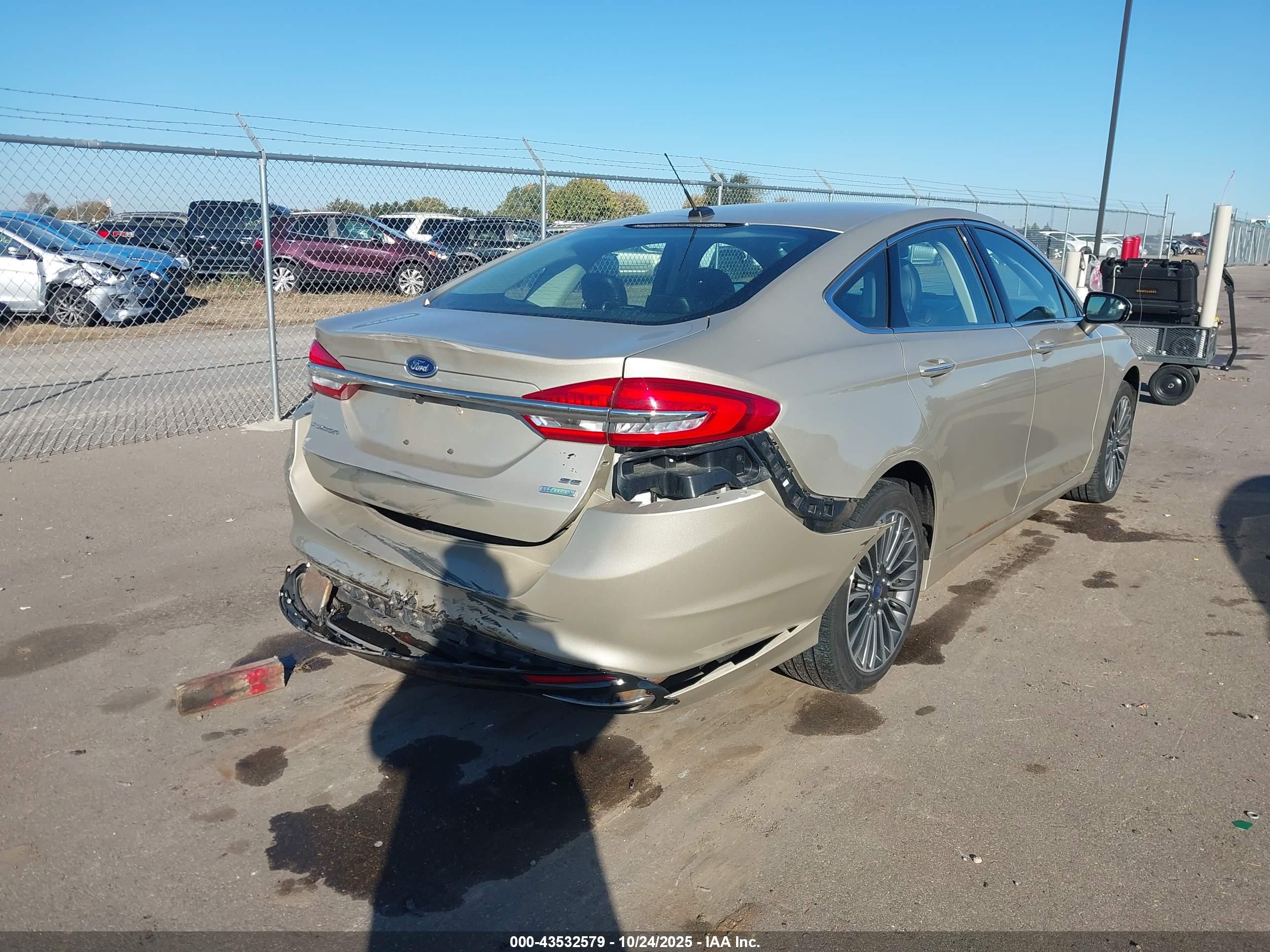 FORD FUSION image 6