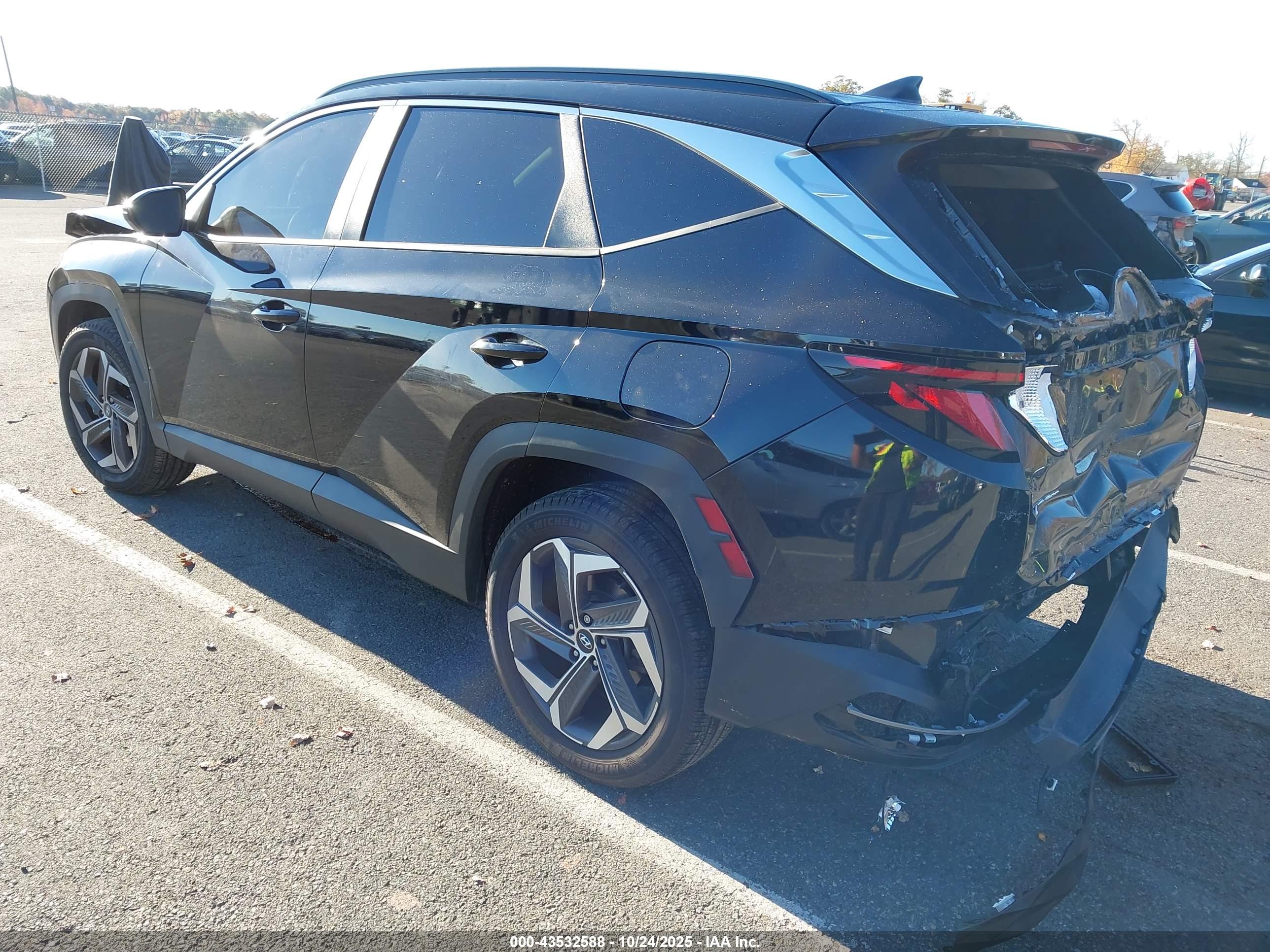 HYUNDAI TUCSON image 3