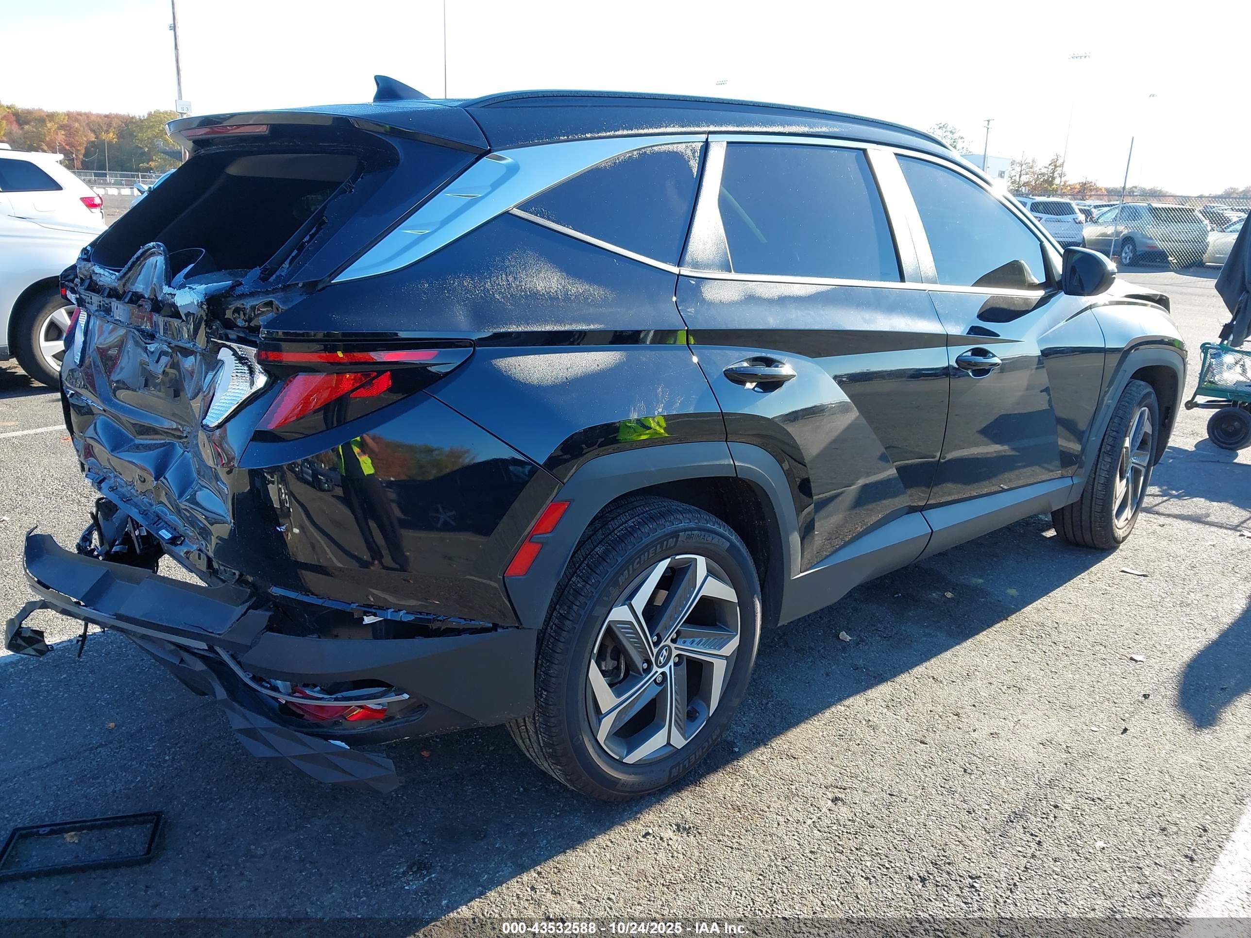 HYUNDAI TUCSON image 4