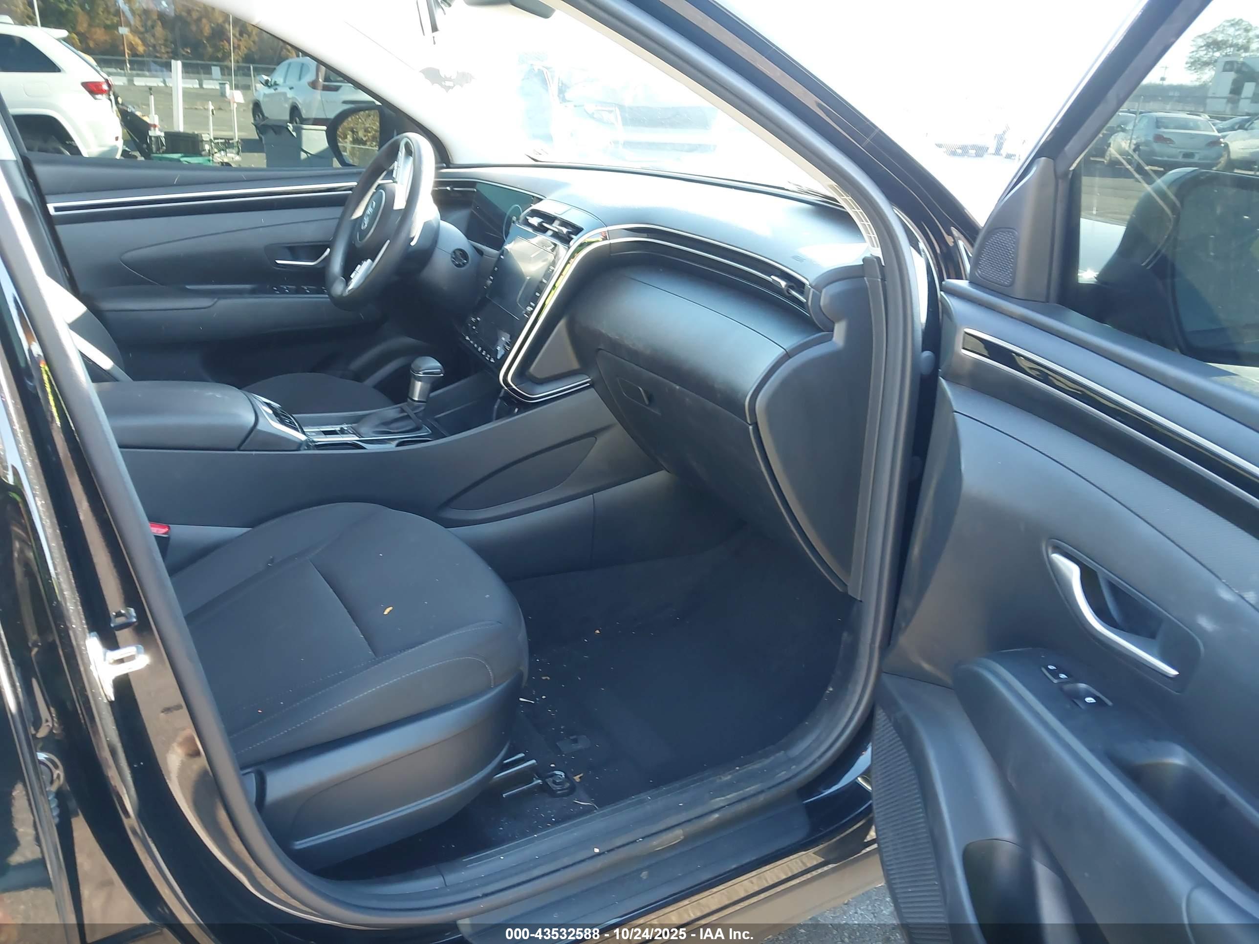 HYUNDAI TUCSON image 5