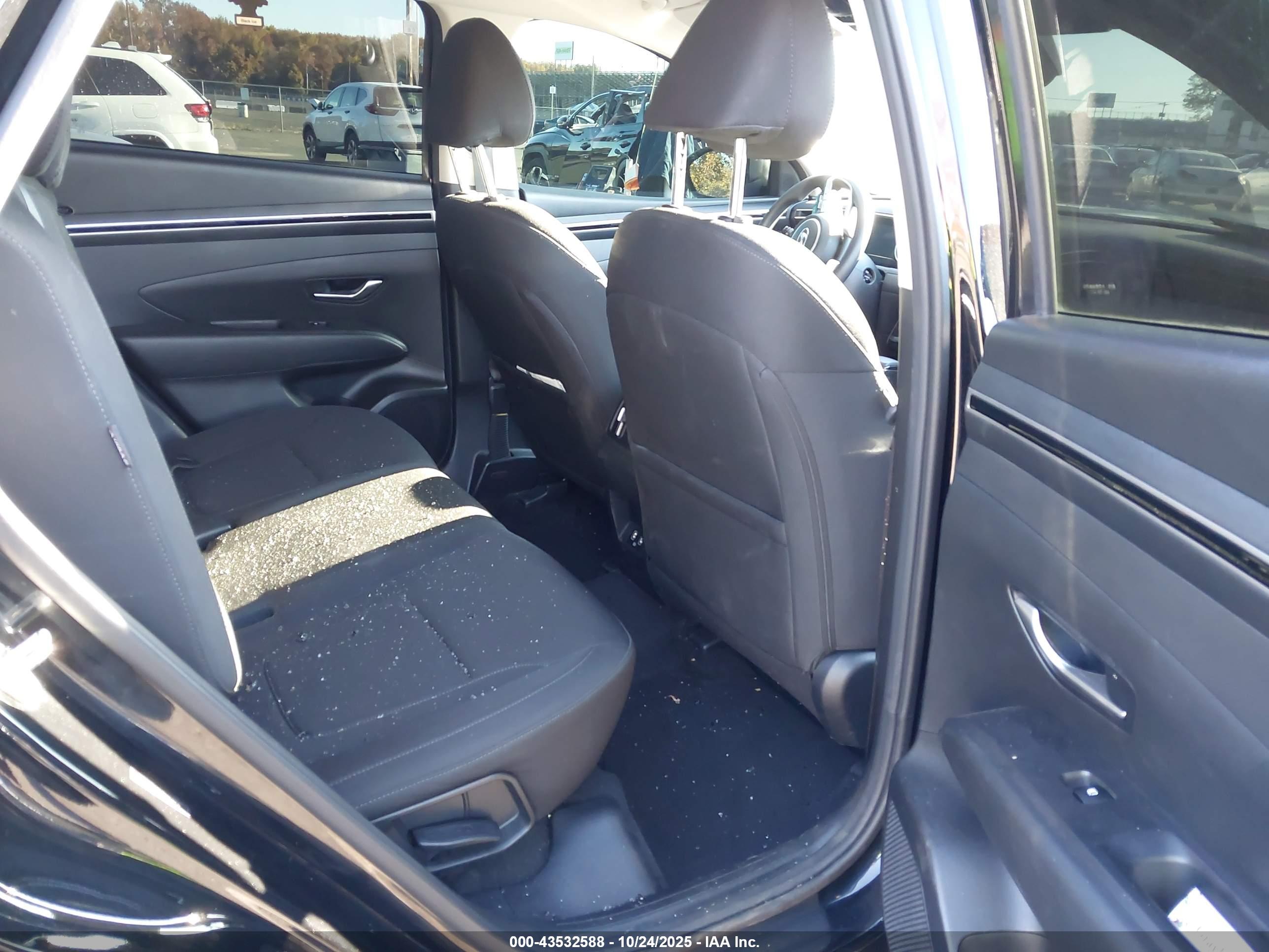 HYUNDAI TUCSON image 8