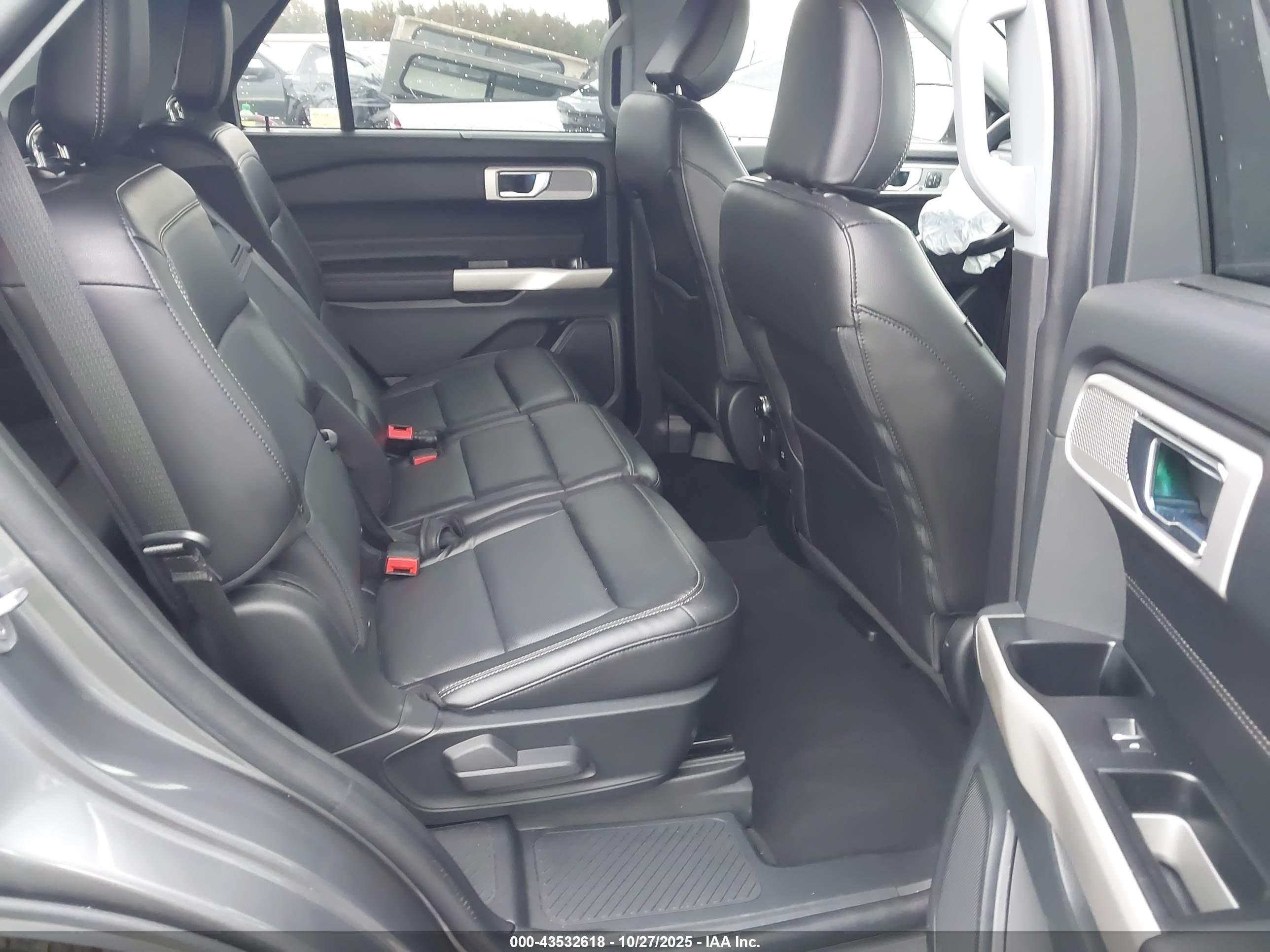 FORD EXPLORER image 8