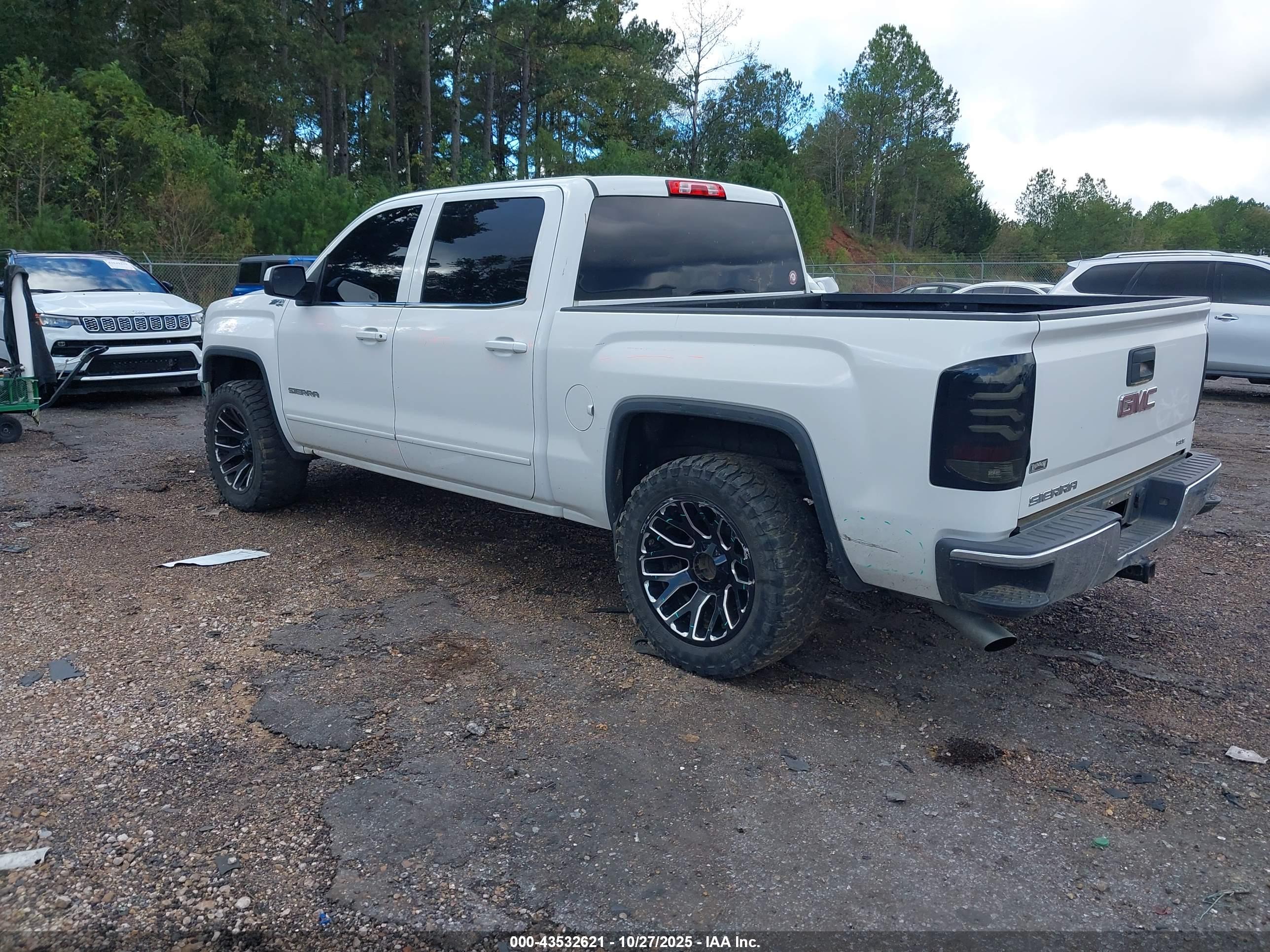 GMC SIERRA image 3