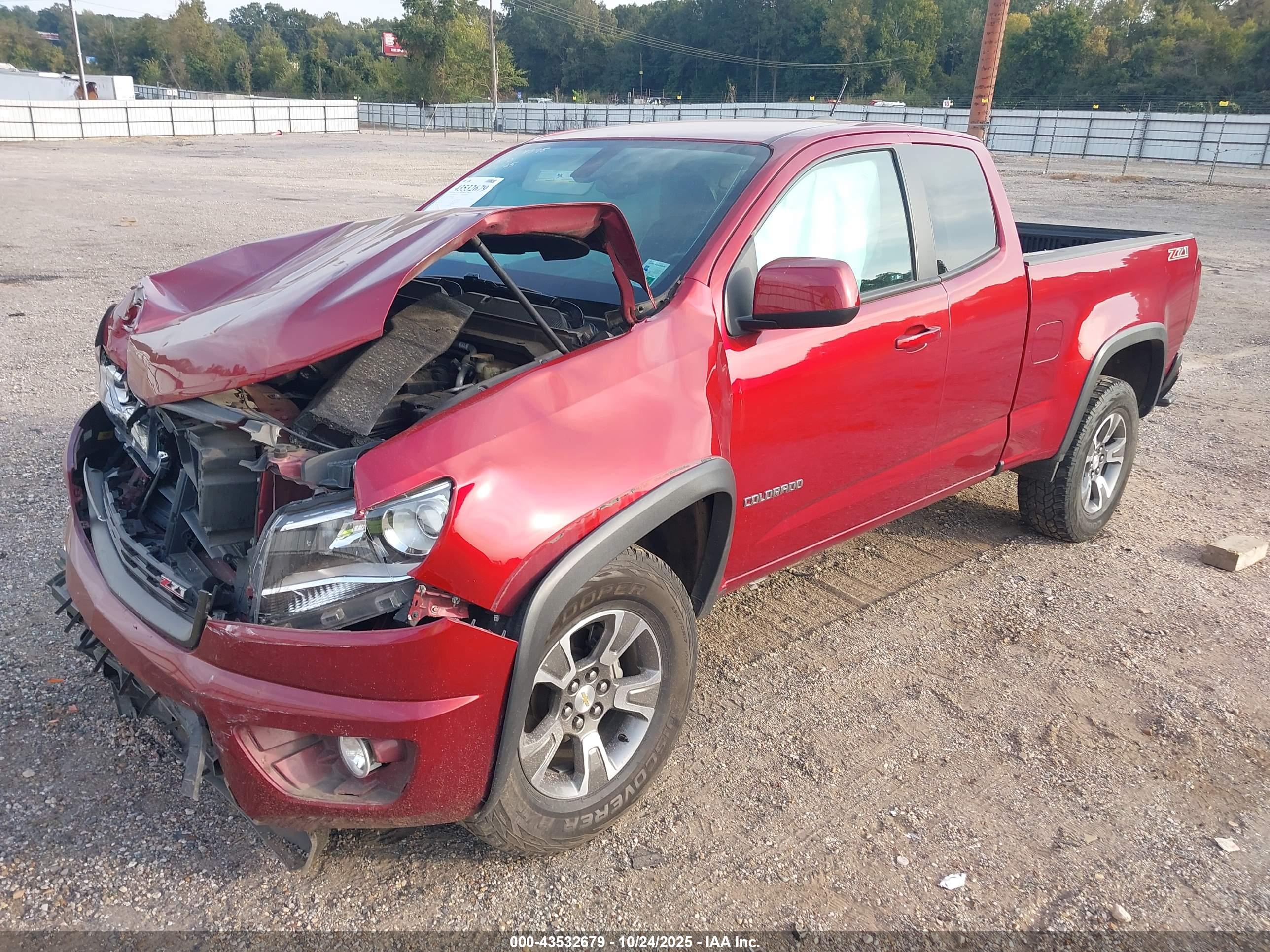CHEVROLET COLORADO image 2