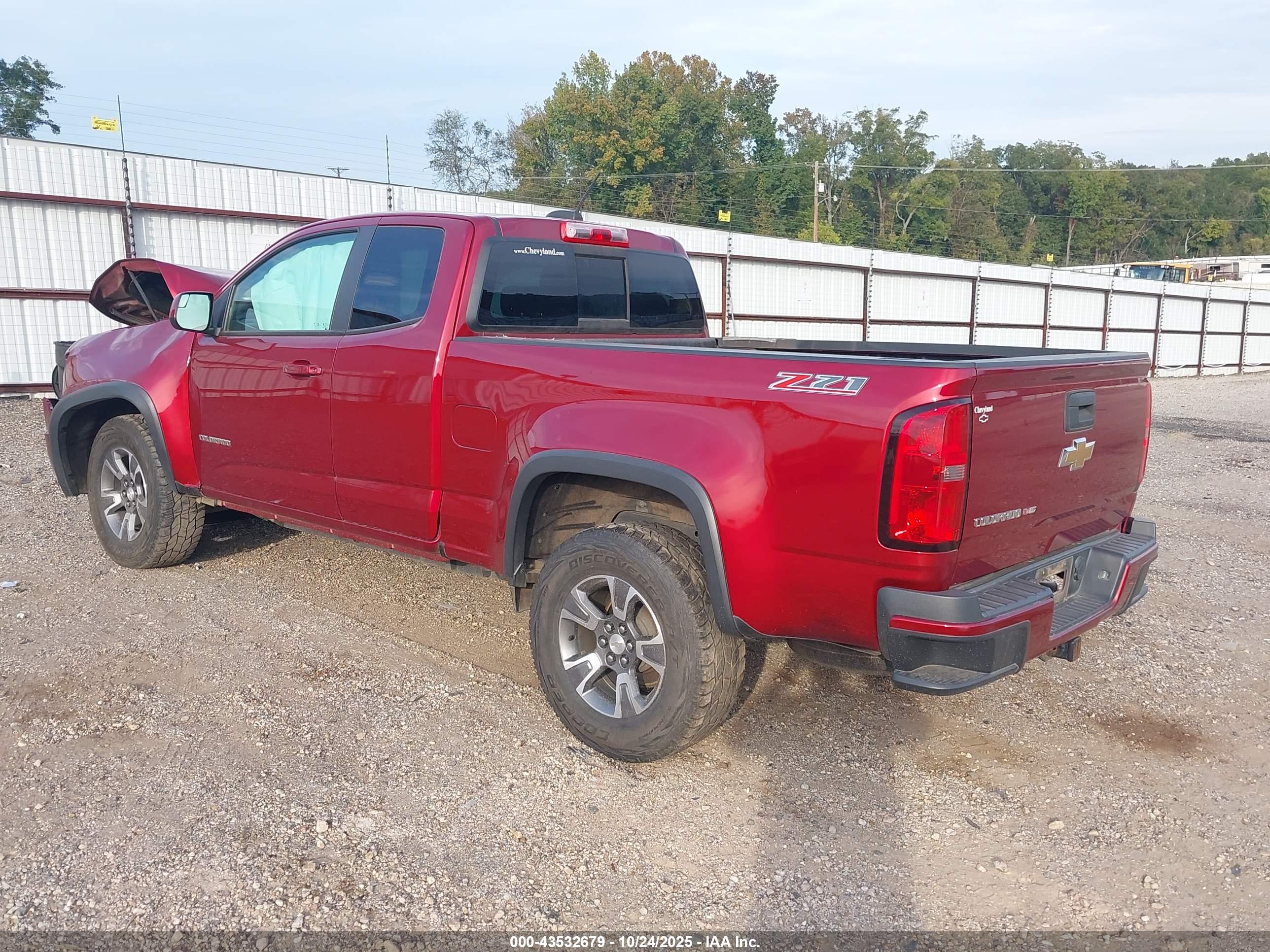 CHEVROLET COLORADO image 3
