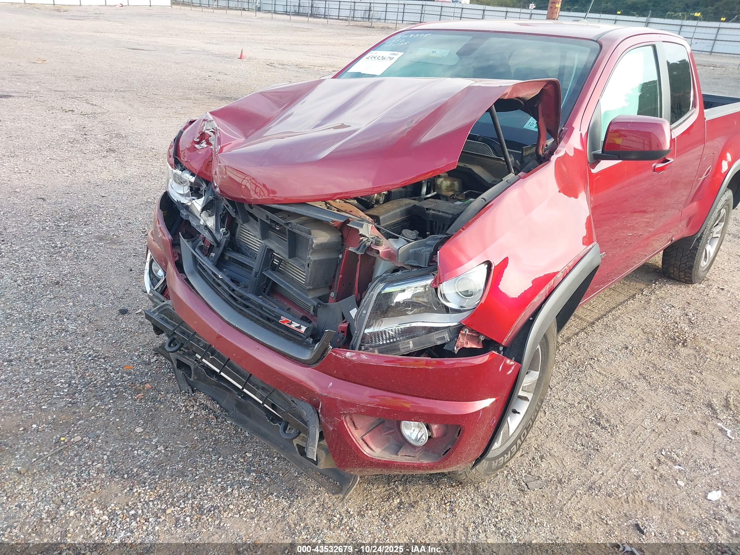 CHEVROLET COLORADO image 6
