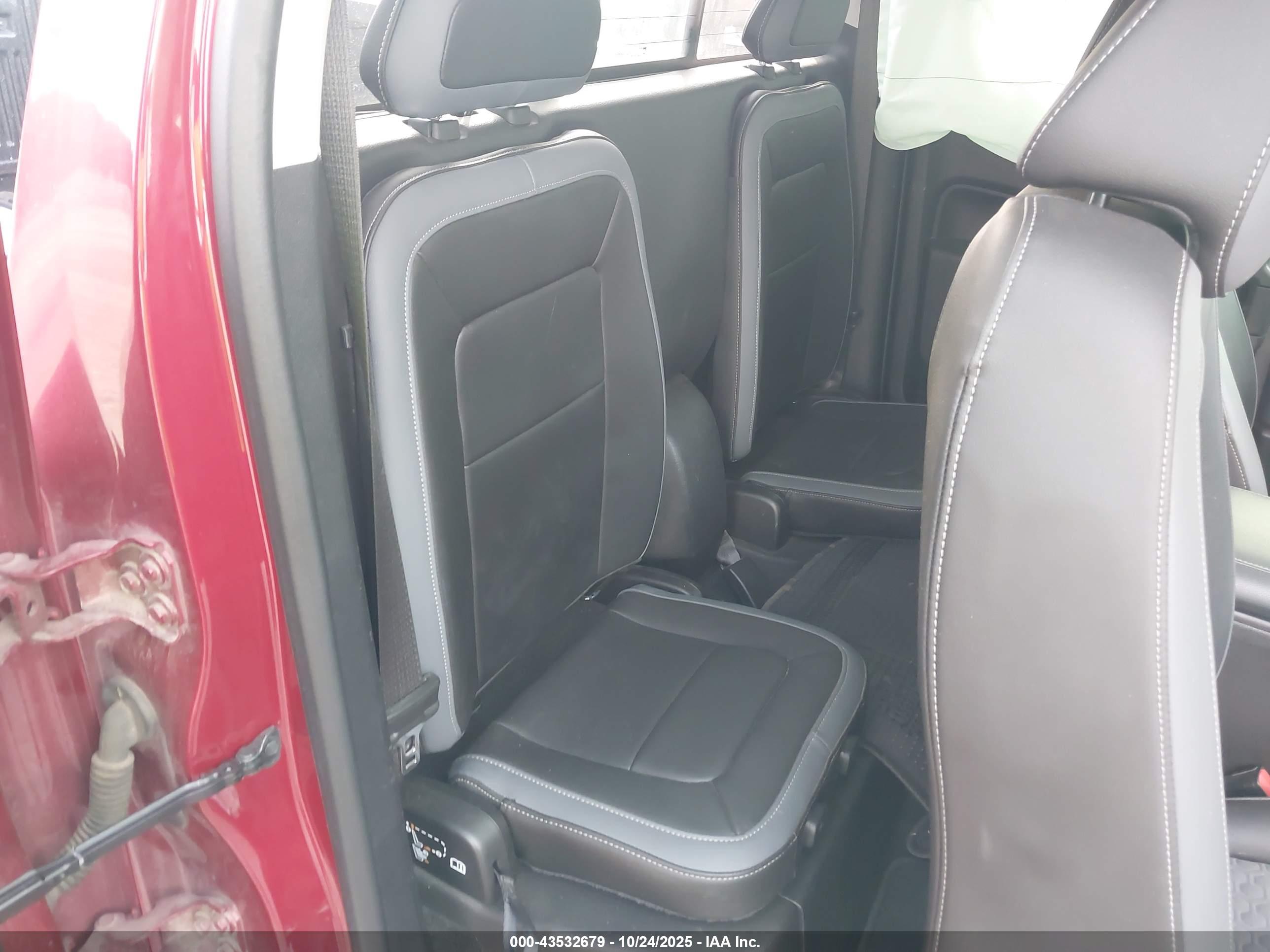 CHEVROLET COLORADO image 8