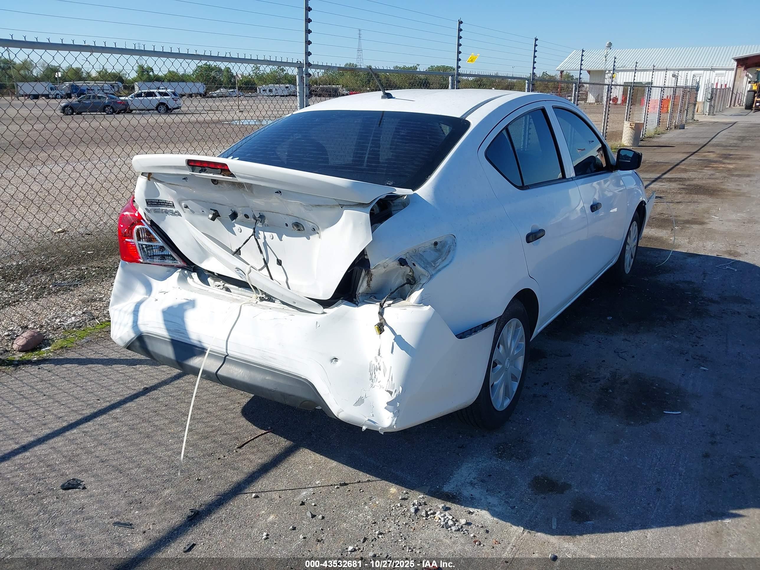 NISSAN VERSA image 4